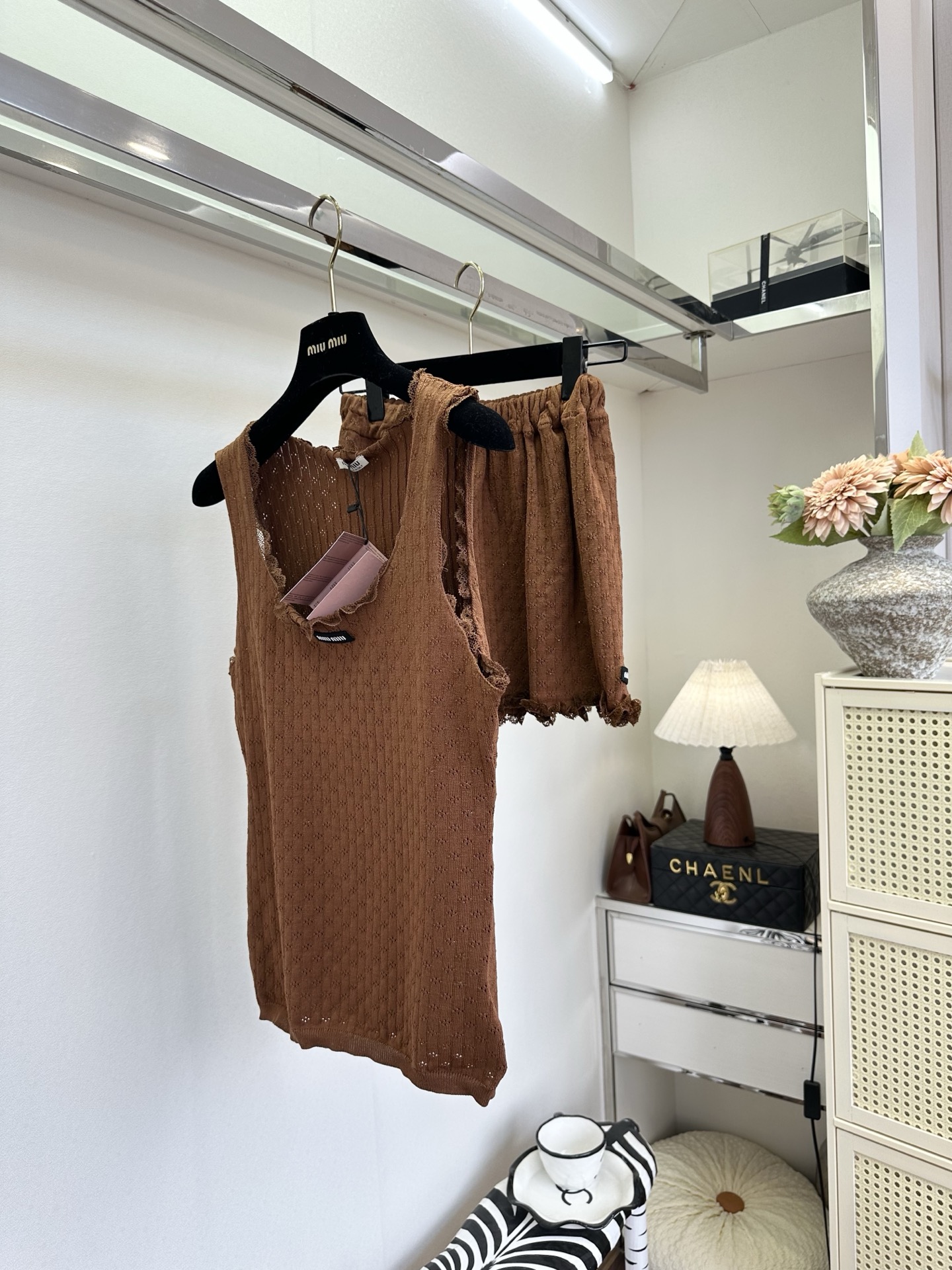 「谬系女孩大集合啦」 超减龄的针织套装 一秒重返18岁 。 SIZE： S M L PRICE： /套