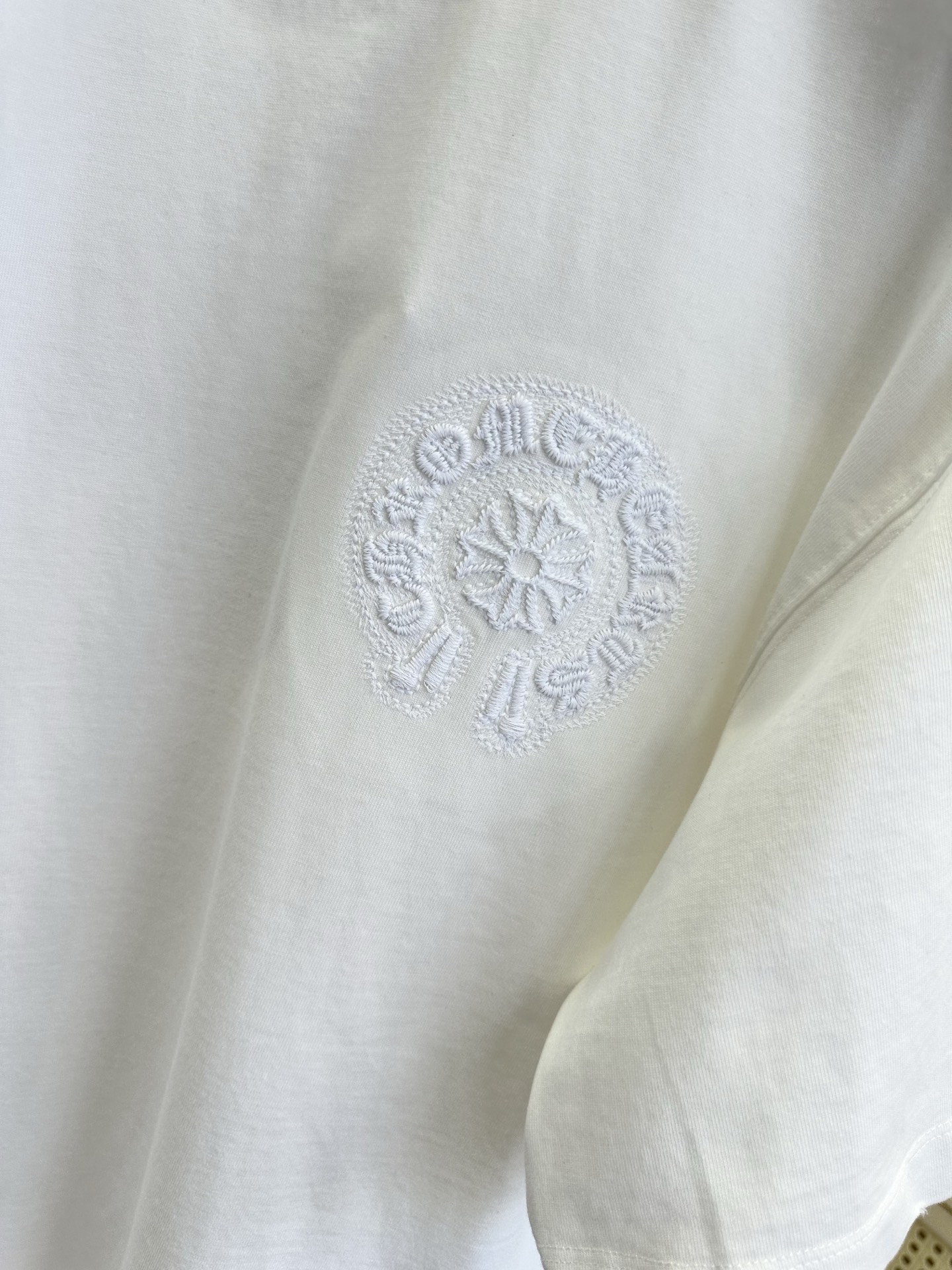 「不一样的T」                重工刺绣工艺  一件体恤也要呈现出高级感  SIZE： S