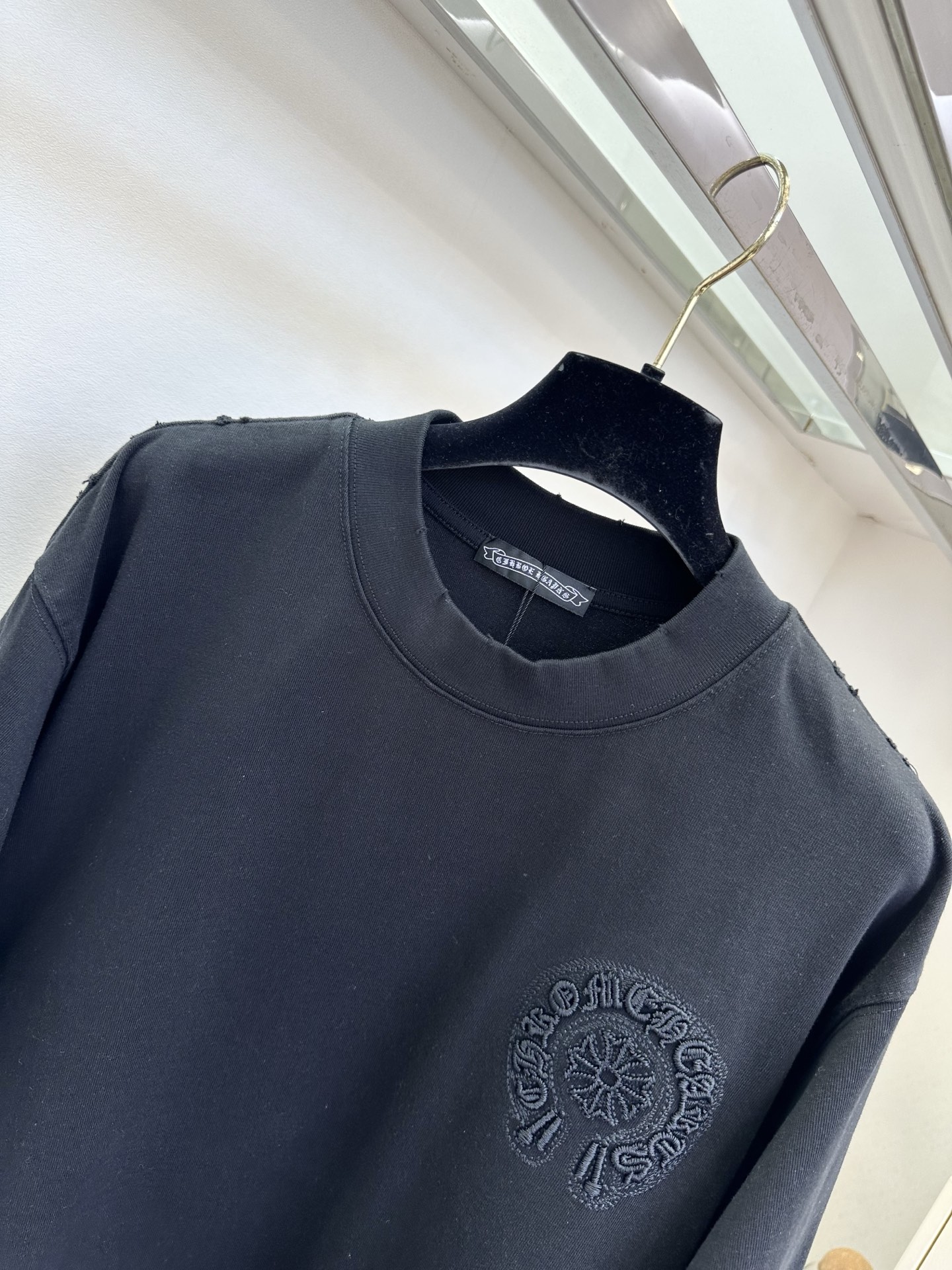 「不一样的T」                重工刺绣工艺  一件体恤也要呈现出高级感  SIZE： S
