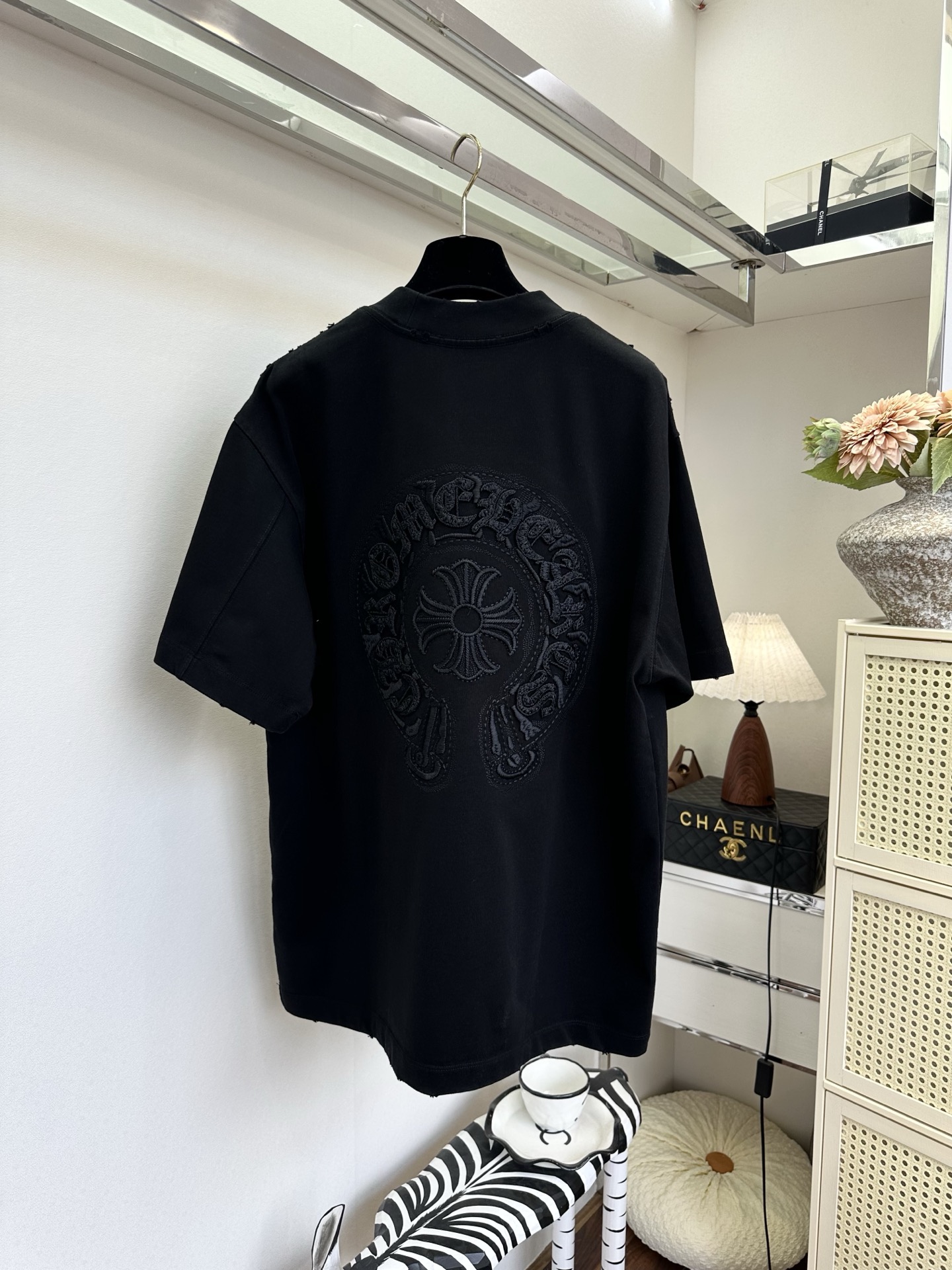 「不一样的T」                重工刺绣工艺  一件体恤也要呈现出高级感  SIZE： S