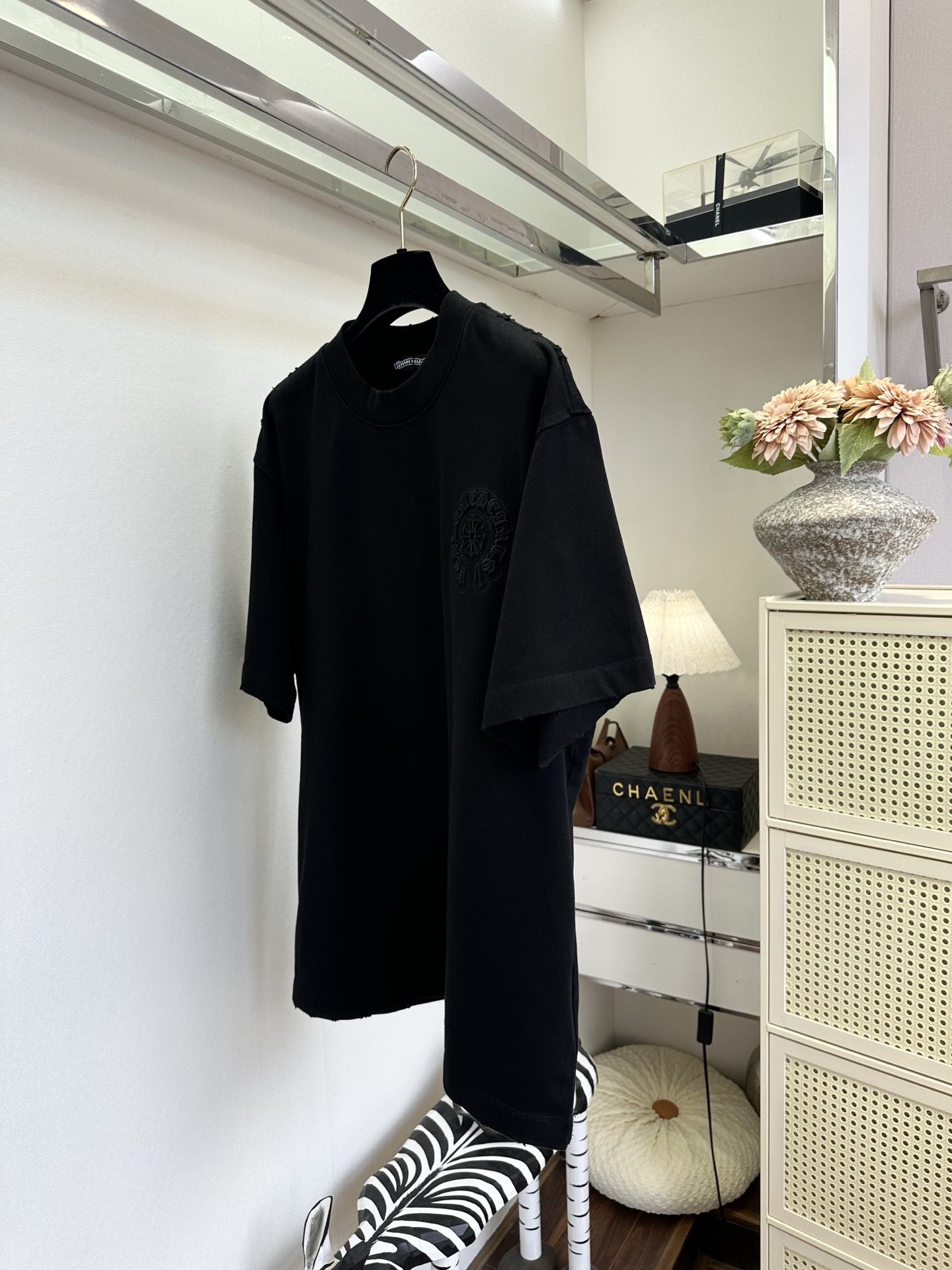 「不一样的T」                重工刺绣工艺  一件体恤也要呈现出高级感  SIZE： S