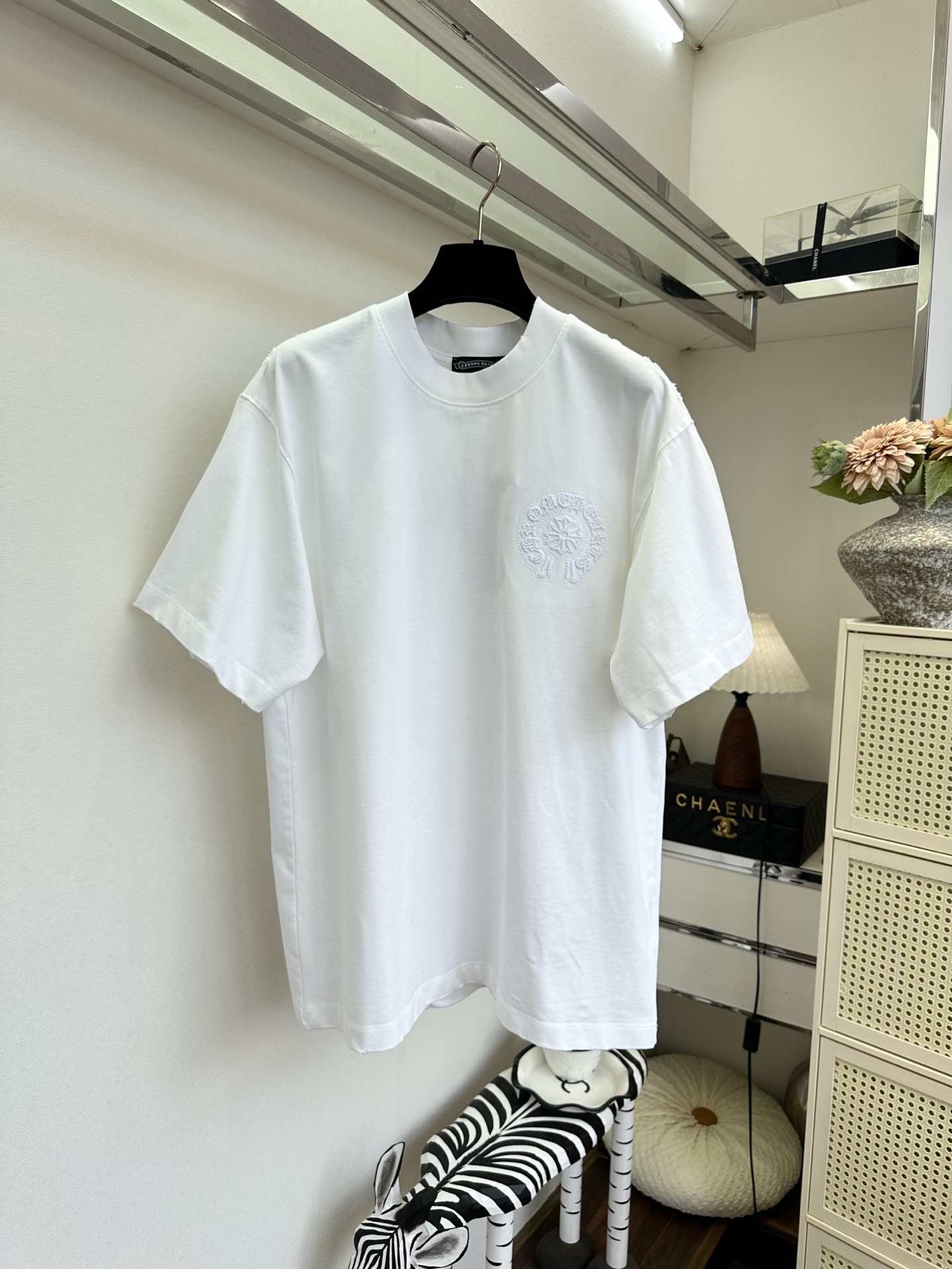 「不一样的T」                重工刺绣工艺  一件体恤也要呈现出高级感  SIZE： S