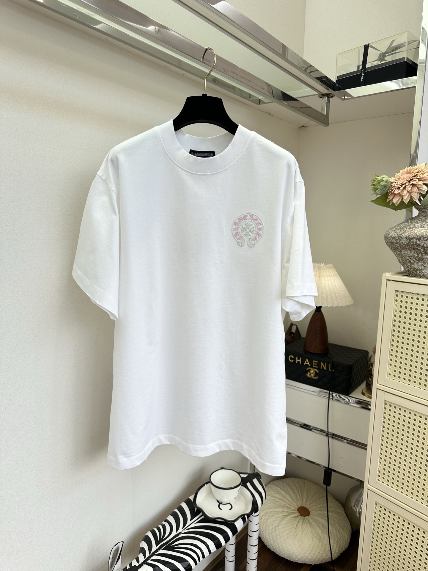 NO:817522,'A different T' Heavy embroidery T, relaxed, cool and sassy SIZE S M L PRICE, chrome hearts-clothing, chrome hearts,19860909「不一样的T」   重工刺绣T 轻轻松松又酷又飒  SIZE S M L PRICE,克罗心-服装,chrome hearts,,Women's clothing