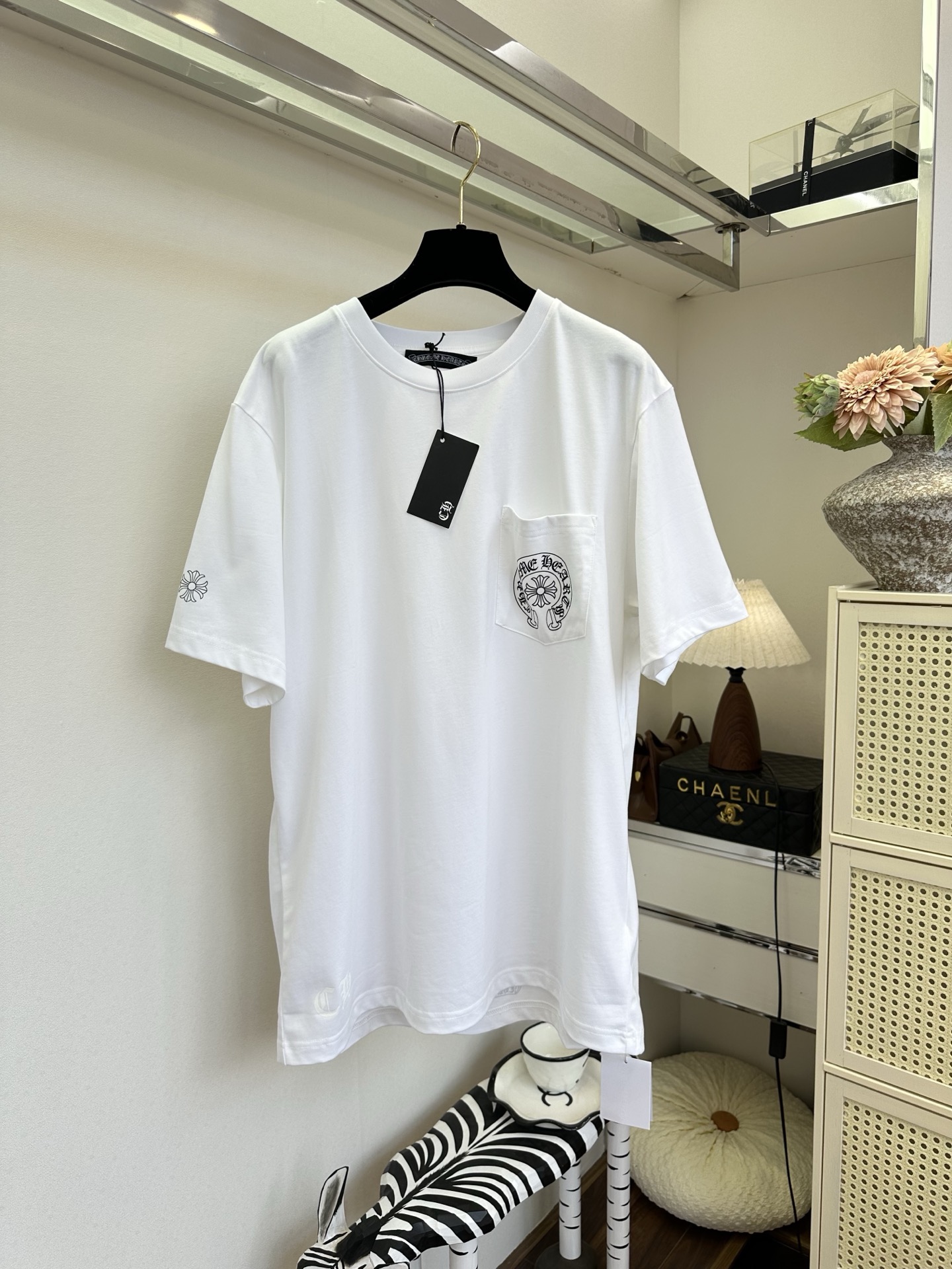 NO:817518,'Can be used as a couple's model' Imported ice silk cotton T-shirt, light, comfortable, breathable, easy to wear and easy to match SIZE S M L PRICE, chrome hearts-clothing, chrome hearts,19860909「可做情侣款」   进口冰丝棉料T 轻薄 舒适 又透气 好穿又好搭  SIZE S M L PRICE,克罗心-服装,chrome hearts,,Women's clothing