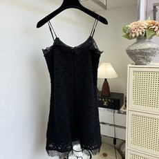 「自带清冷又温柔的氛围感」 我该如何形容你穿它后的美呢。精选手工水溶花工艺 区别 「自带清冷又温柔的氛围感」 我该如何形容你穿它后的美呢。精选手工水溶花工艺 区别