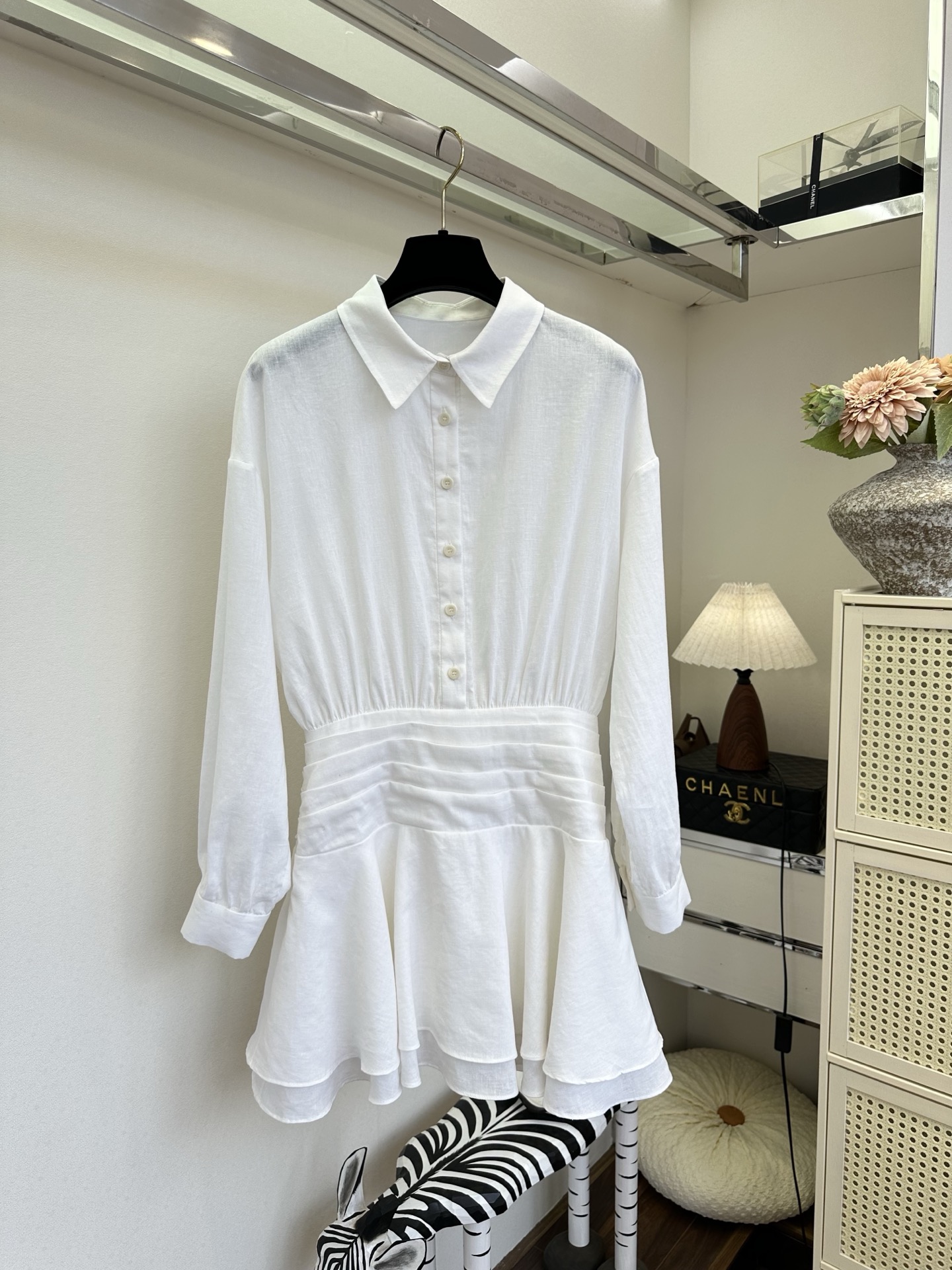 NO:817502,'Beauty is never about pleasing others, but about pleasing yourself.' The light linen fabric is comfortable and breathable. The perfect waist design. The graceful curves of women are vividly displayed in this skirt. The long-sleeved design can be used as sun protection clothing to hide the embarrassing body parts. SIZE S M L PRICE, women's clothing, skirts,19860909「美丽从来不是取悦别人  而是取悦自己」  轻透的亚麻面料 舒适又透气 完美的收腰设计 女性的优美曲线在这条裙子上呈现的淋漓尽致,长袖设计完全可以做防晒衣 隐藏掉尴尬的拜拜肉.   SIZE S M L PRICE,女装,skirts,,Women's clothing
