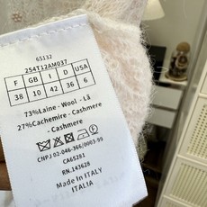 「我喜欢你 是因为那天阳光明媚 你刚好穿了一件我喜欢的上衣」 散落在全身的镂空花朵 烂 「我喜欢你 是因为那天阳光明媚 你刚好穿了一件我喜欢的上衣」 散落在全身的镂空花朵 烂