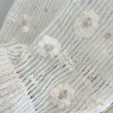 「我喜欢你 是因为那天阳光明媚 你刚好穿了一件我喜欢的上衣」 散落在全身的镂空花朵 烂 「我喜欢你 是因为那天阳光明媚 你刚好穿了一件我喜欢的上衣」 散落在全身的镂空花朵 烂