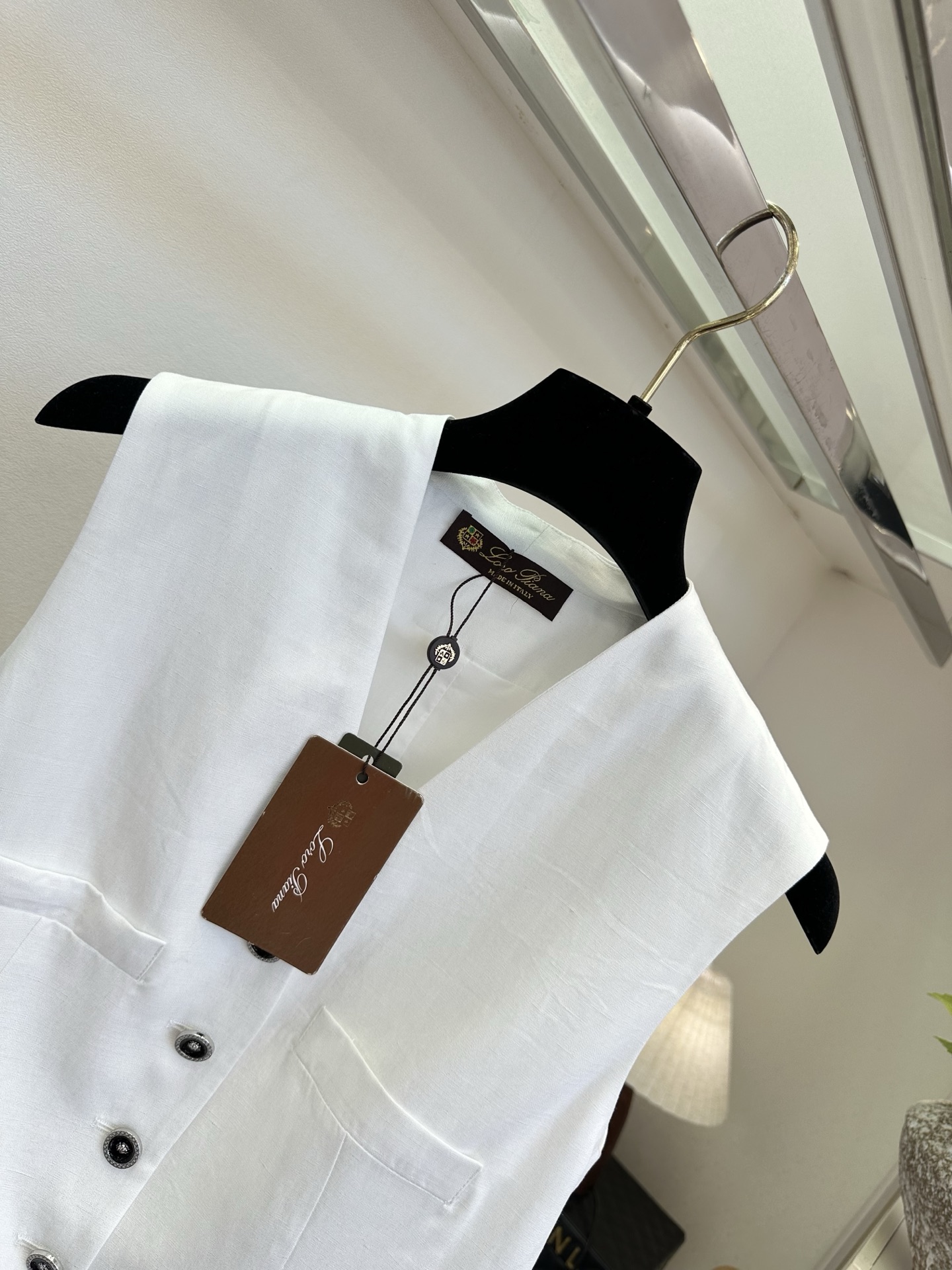 「好看的衣服 会让人视觉“中毒”」 高定烫金工艺天丝麻面料,单面料工艺耗时半个多月,干净利落 「好看的衣服 会让人视觉“中毒”」 高定烫金工艺天丝麻面料,单面料工艺耗时半个多月,干净利落