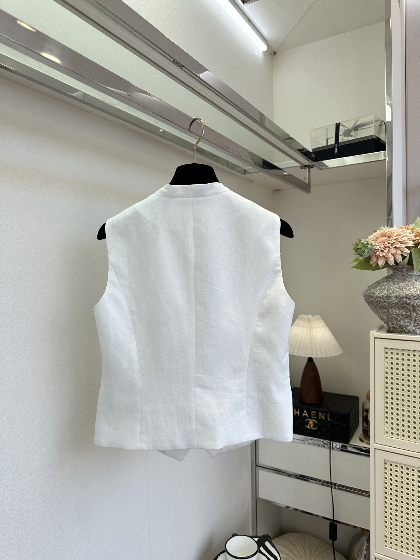 「好看的衣服 会让人视觉“中毒”」 高定烫金工艺天丝麻面料,单面料工艺耗时半个多月,干净利落 「好看的衣服 会让人视觉“中毒”」 高定烫金工艺天丝麻面料,单面料工艺耗时半个多月,干净利落