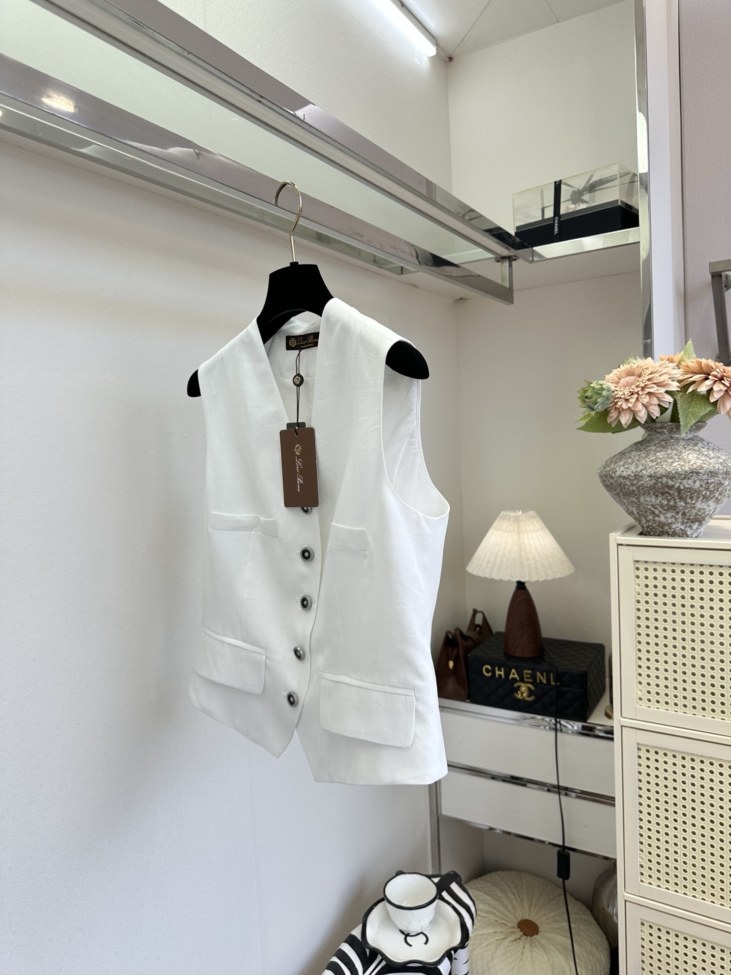 「好看的衣服 会让人视觉“中毒”」 高定烫金工艺天丝麻面料,单面料工艺耗时半个多月,干净利落 「好看的衣服 会让人视觉“中毒”」 高定烫金工艺天丝麻面料,单面料工艺耗时半个多月,干净利落