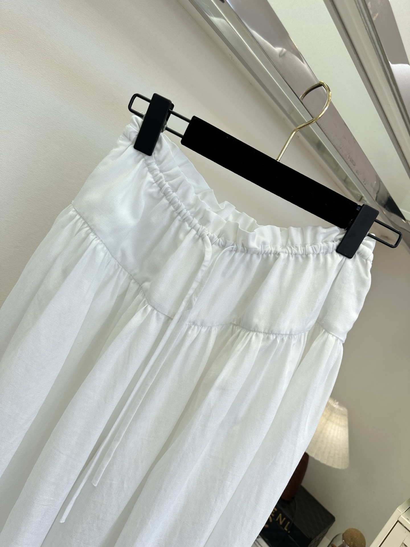 「好看的衣服 会让人视觉“中毒”」 高定烫金工艺天丝麻面料,单面料工艺耗时半个多月,干净利落 「好看的衣服 会让人视觉“中毒”」 高定烫金工艺天丝麻面料,单面料工艺耗时半个多月,干净利落