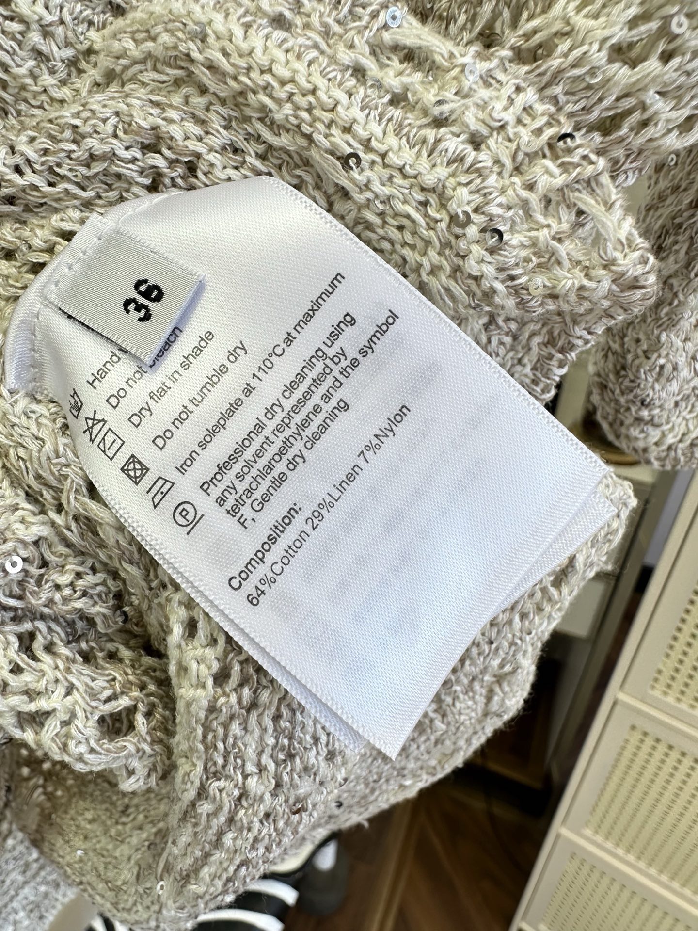 「沦陷在针织的温柔里，不慌不忙，安静优雅。」       特殊定制纱线 自带高级BUFF。整套出街 优雅