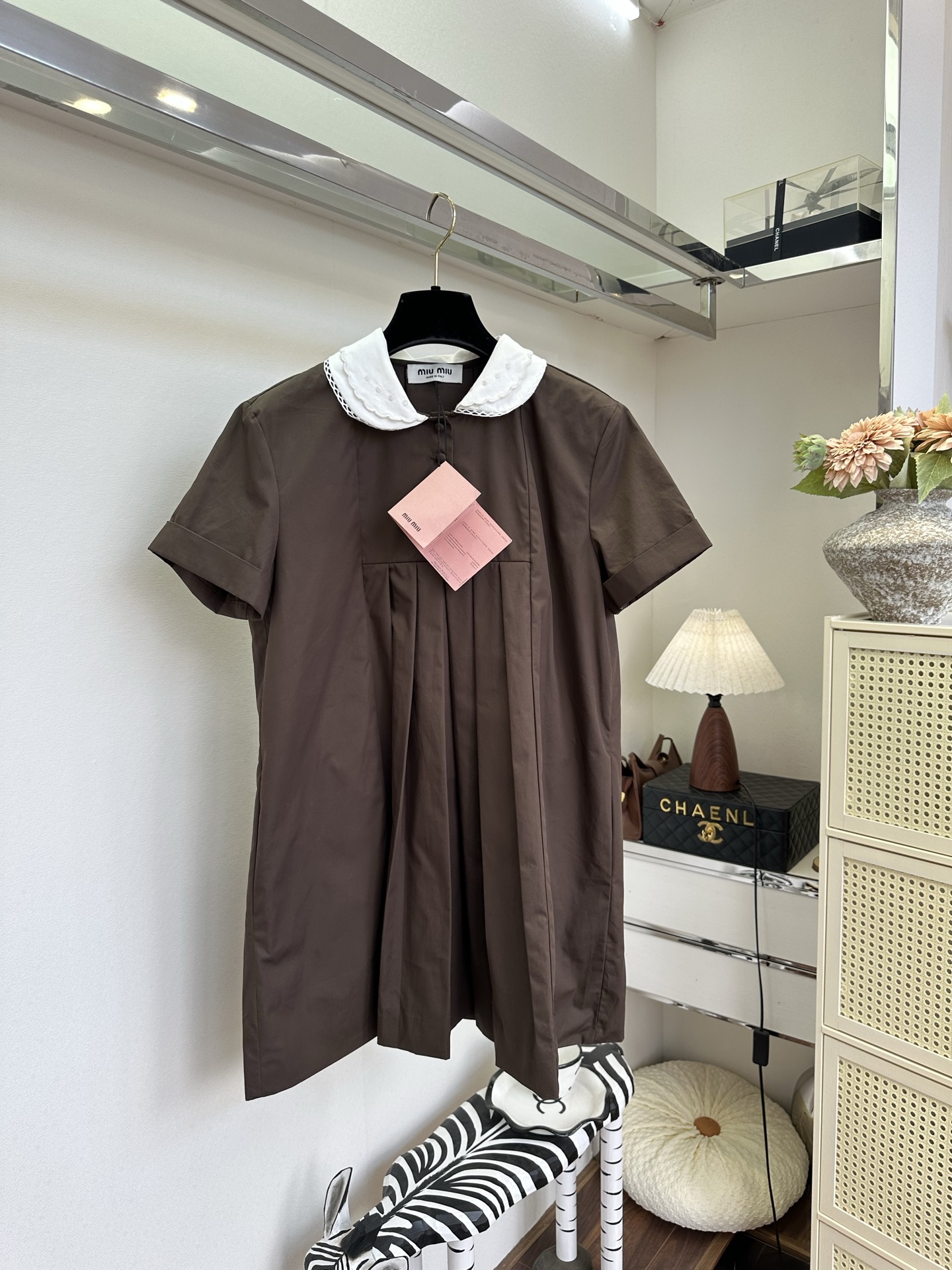 NO:824028,'Return to Youth' Contrast color age-reducing doll collar Cute doll style instantly feels like returning to the youth of 18 years old SIZE S M L, Miu Miu-clothing,19860909「重返青春年华」 撞色减龄娃娃领 可爱的娃娃版型 瞬间有种重返18岁的青春岁月感  SIZE S M L,缪缪-服装,,Women's clothing
