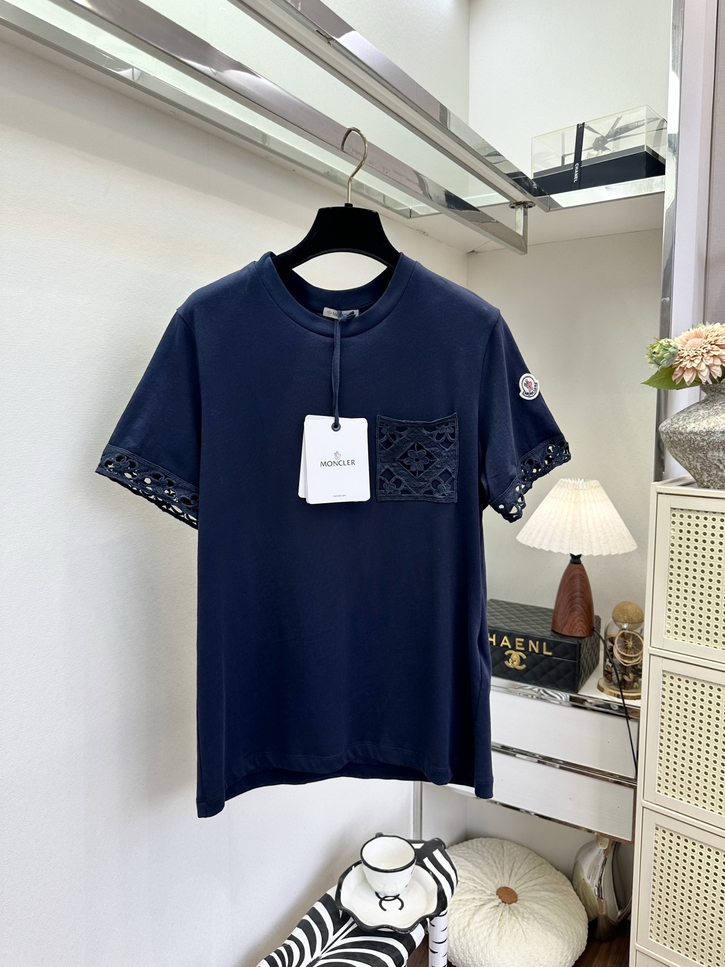 「不一样的T」     一比一原版复刻 做工细节可对标 ZP   SIZE： S M L
