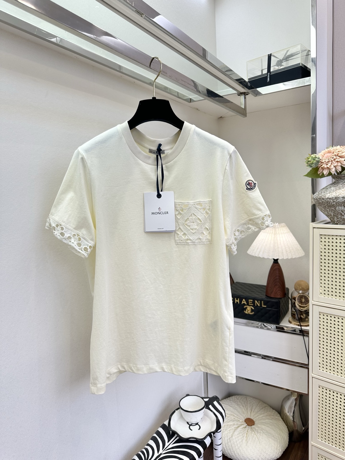 「不一样的T」     一比一原版复刻 做工细节可对标 ZP   SIZE： S M L