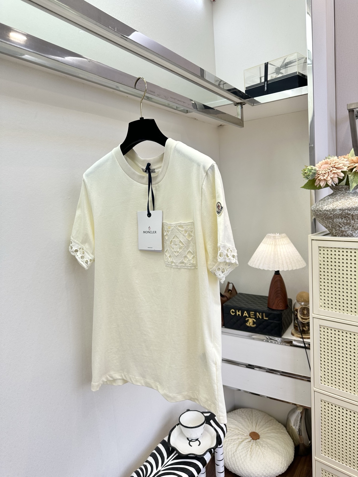 「不一样的T」     一比一原版复刻 做工细节可对标 ZP   SIZE： S M L