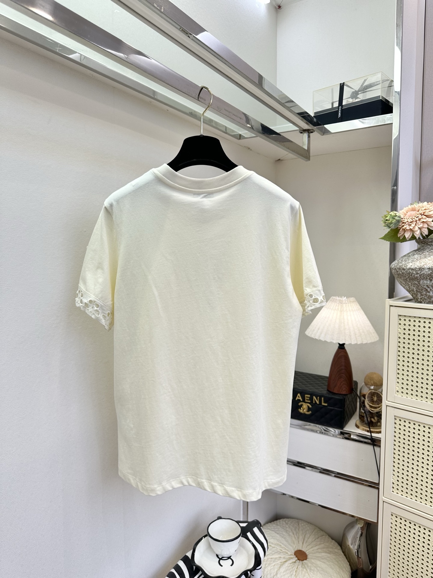 「不一样的T」     一比一原版复刻 做工细节可对标 ZP   SIZE： S M L