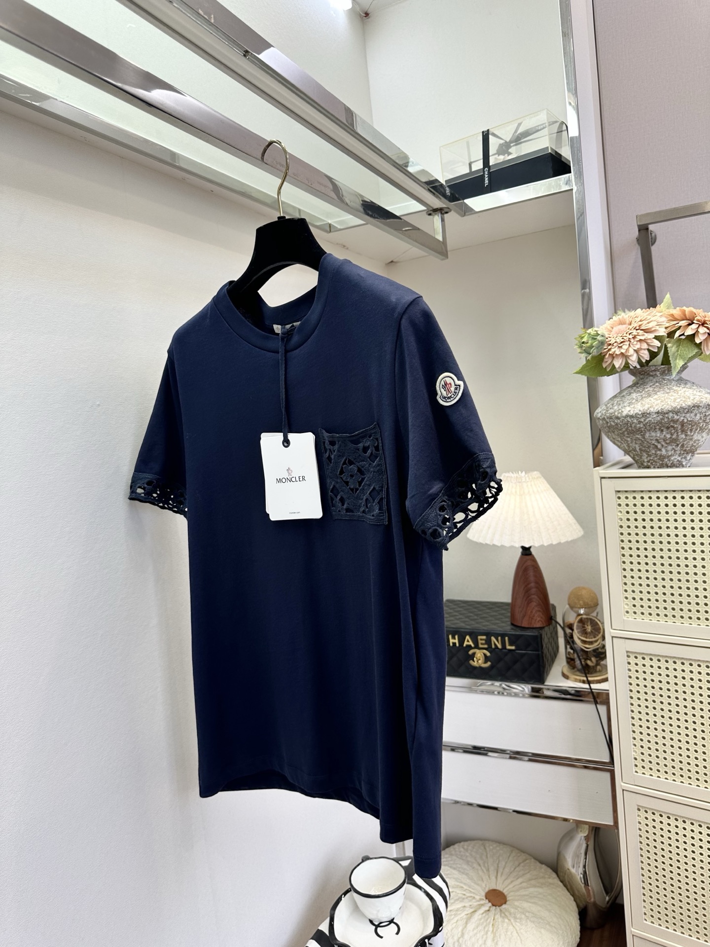「不一样的T」     一比一原版复刻 做工细节可对标 ZP   SIZE： S M L