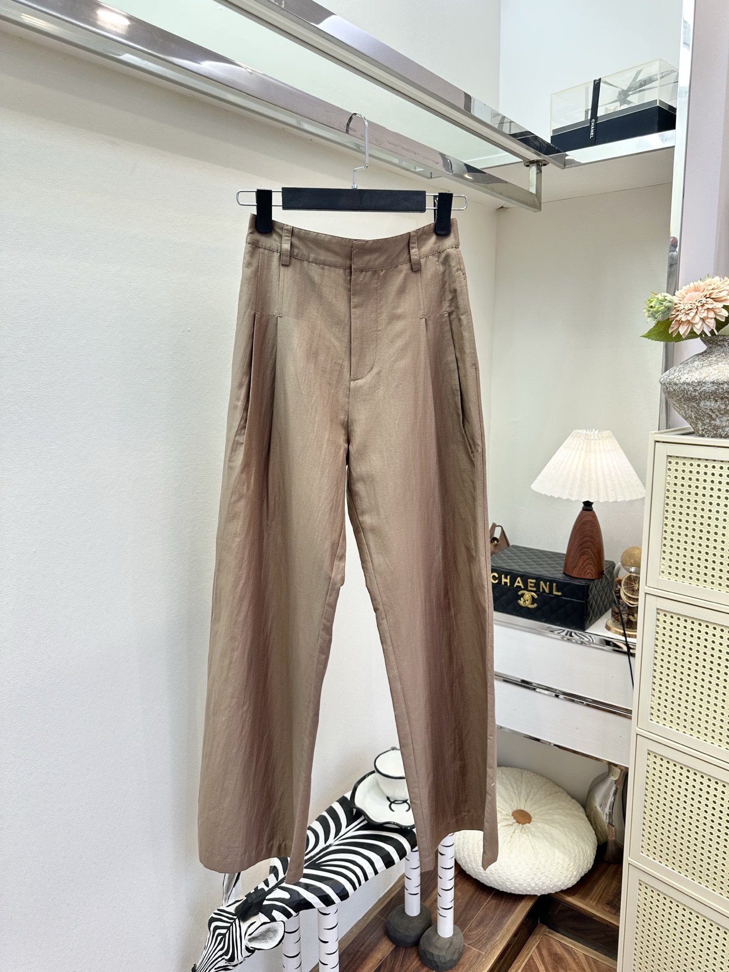 NO:828259,'A pair of pants to conquer the world' Selected specific silk and cotton fabrics, breathable and comfortable, relaxed old money style, full of high-end sense SIZE S M L, women's clothing,19860909「一条裤子闯天下」  精选特定丝棉面料 透气舒适 松弛的老钱风 高级感十足  SIZE S M L,女装,,Women's clothing