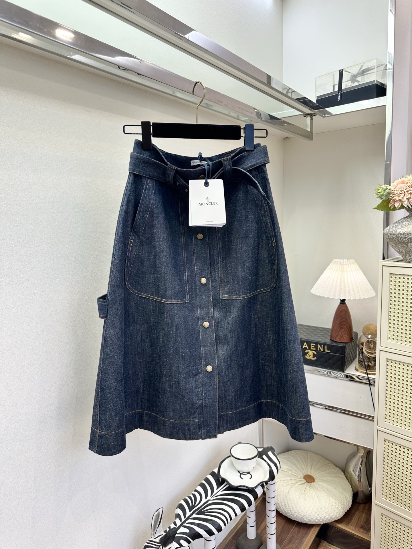 NO:828244,'Wear a good-looking skirt and be a refined woman' The counter is online simultaneously, one-to-one replica of the original version, huge and slimming SIZE S M L, Mongolian clothing, Moncler, skirts,19860909「穿好看的裙子 做精致的女人」  专柜同步上线 一比一原版复刻 巨显瘦  SIZE S M L,蒙口-服装,Moncler,skirts,,Women's clothing