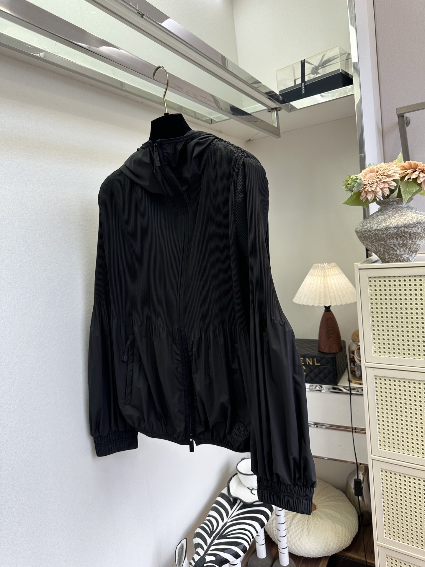 「夏季出门的防晒必备神器」 一比一原版复刻  不一样的褶皱防晒衣 。     SIZE： S M L