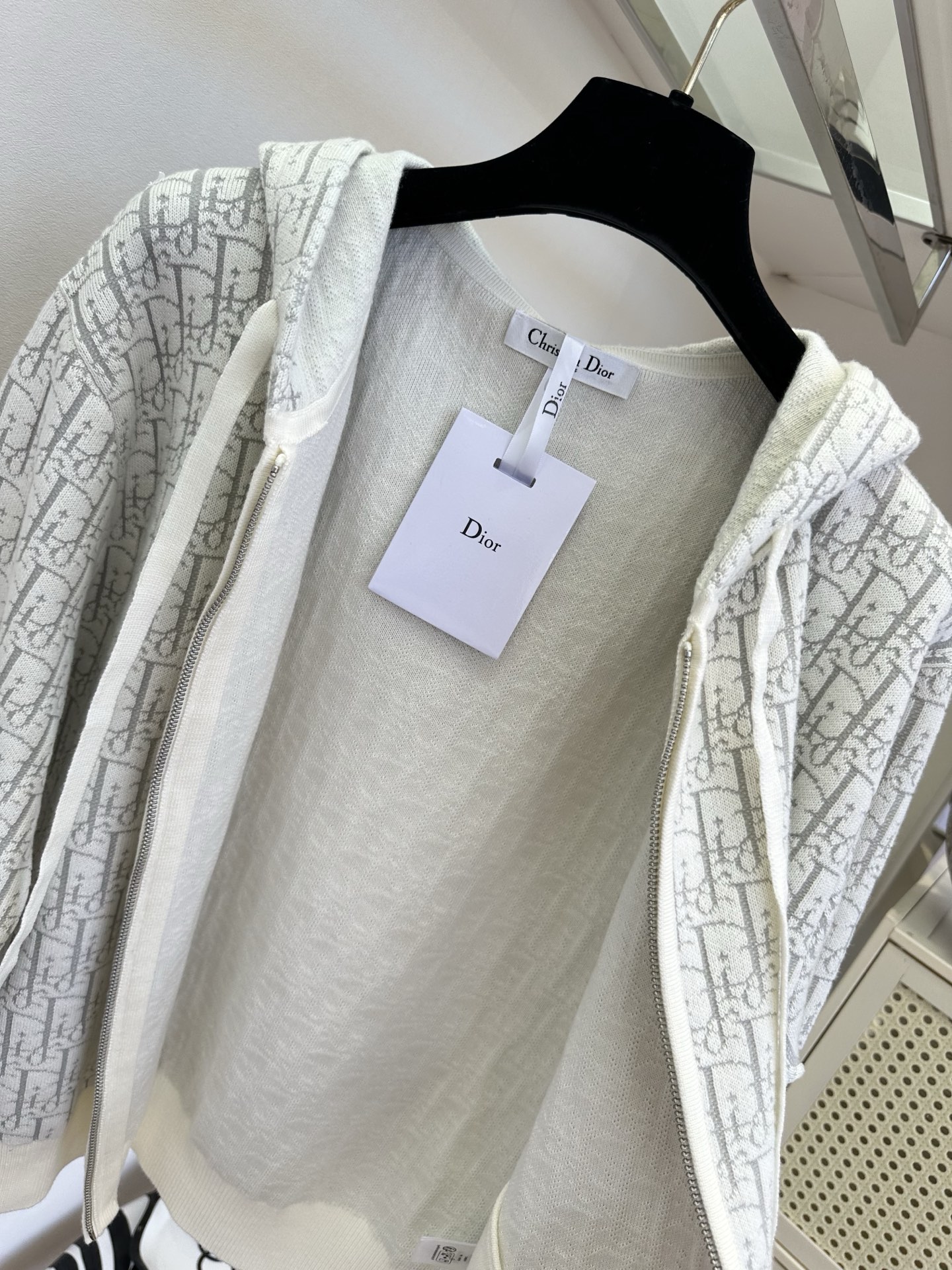 「秋冬新品」    迪迪家 经典字母印花 拉链连帽设计 一秒解锁休闲时尚圈SIZE： S M L