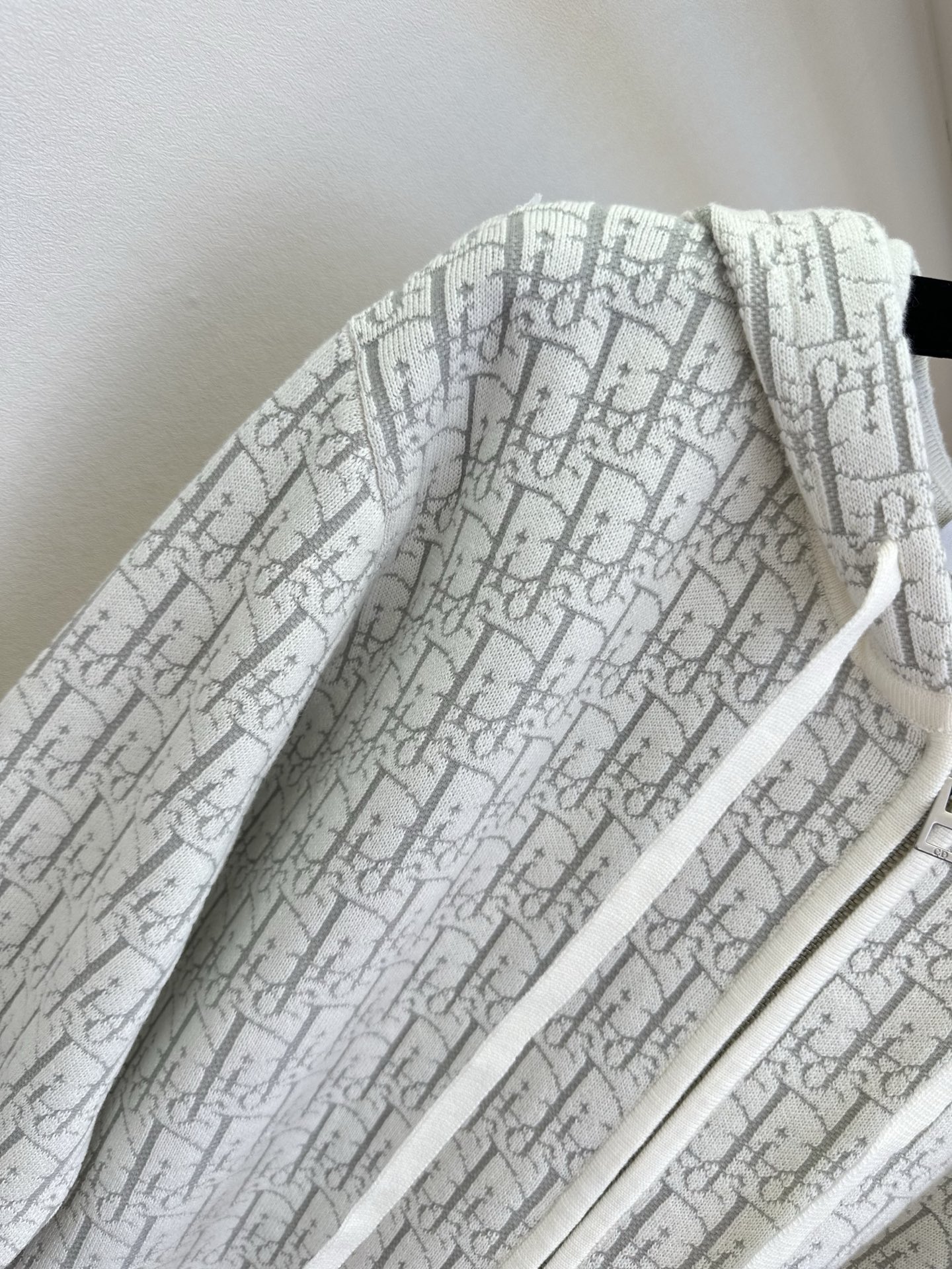 「秋冬新品」    迪迪家 经典字母印花 拉链连帽设计 一秒解锁休闲时尚圈SIZE： S M L