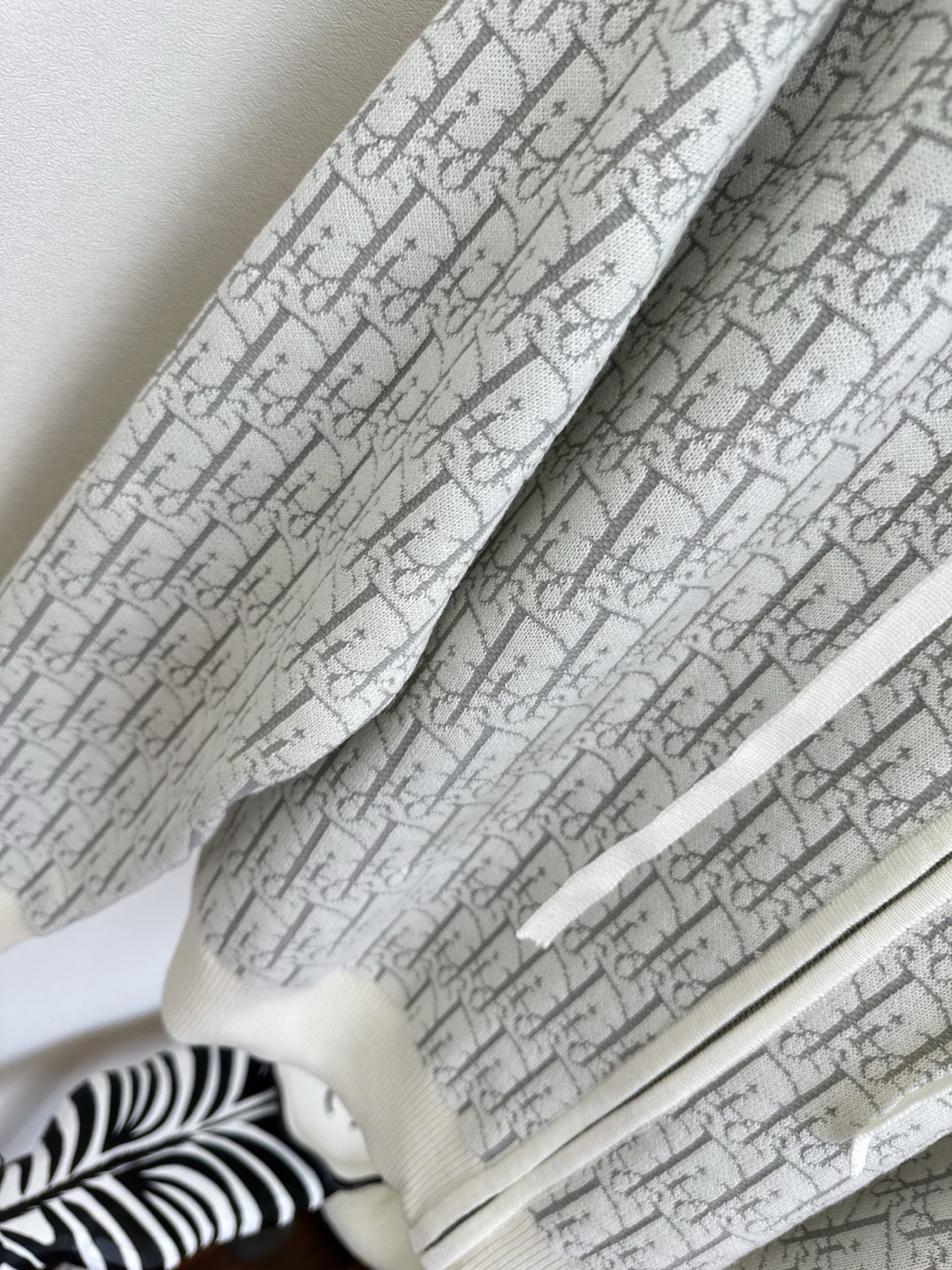 「秋冬新品」    迪迪家 经典字母印花 拉链连帽设计 一秒解锁休闲时尚圈SIZE： S M L