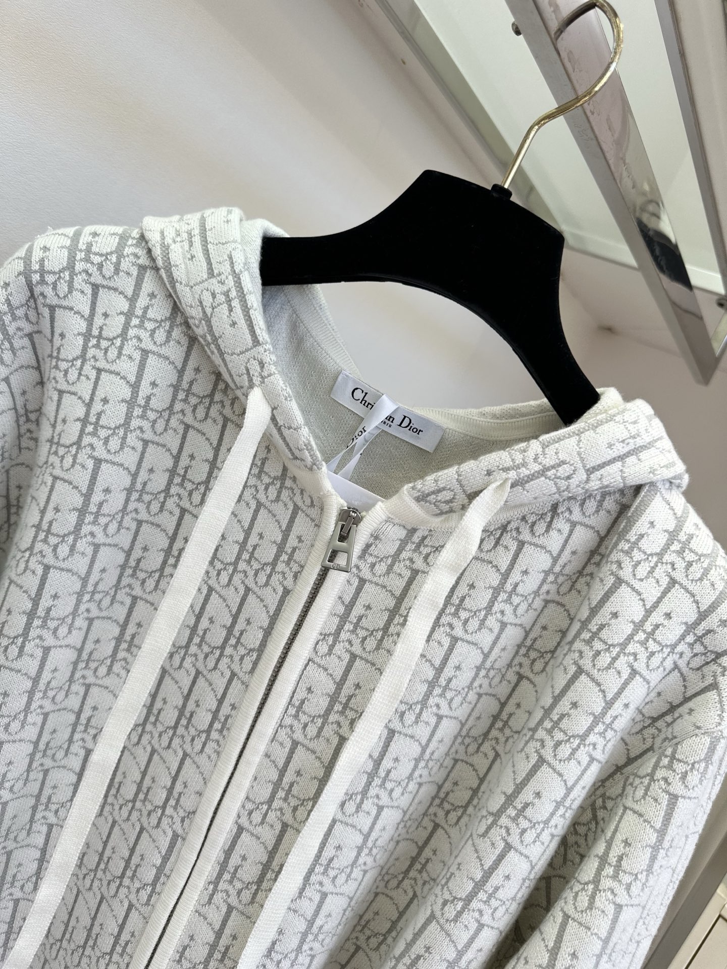 「秋冬新品」    迪迪家 经典字母印花 拉链连帽设计 一秒解锁休闲时尚圈SIZE： S M L