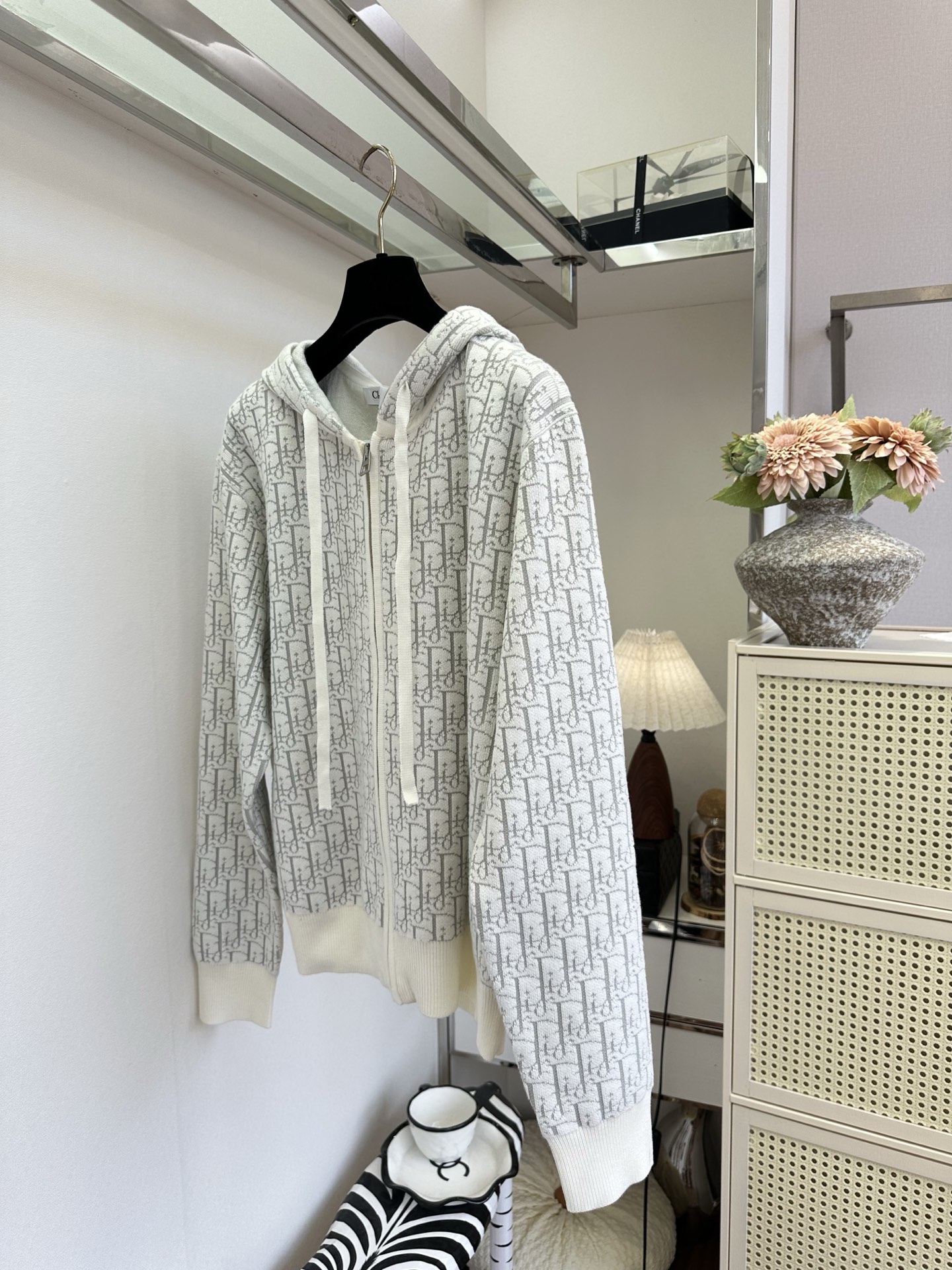 「秋冬新品」    迪迪家 经典字母印花 拉链连帽设计 一秒解锁休闲时尚圈SIZE： S M L