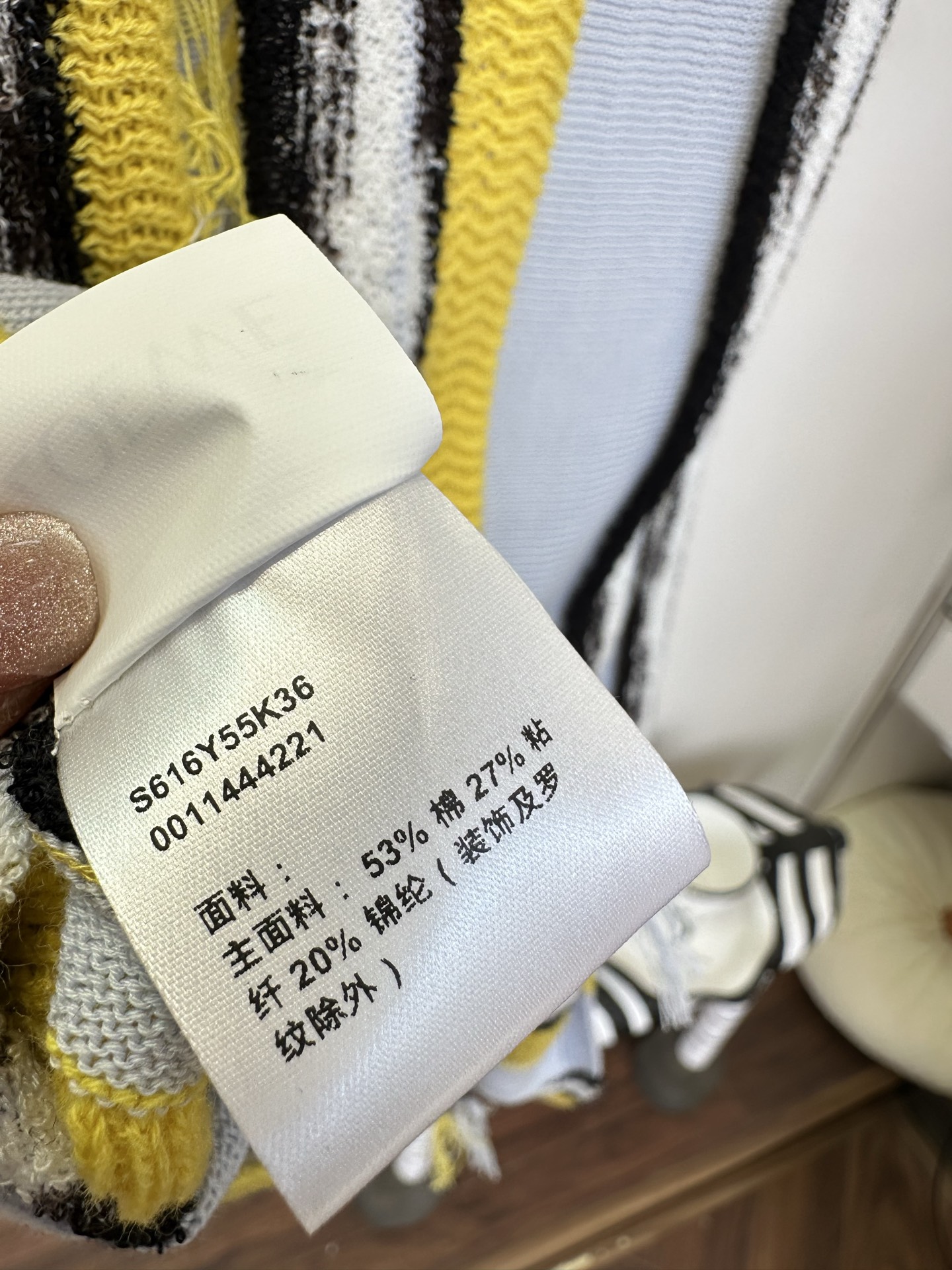 「好看的衣着跟美好的心情一定能同步」    专柜同步 撞色条纹针织背心SIZE： S M L