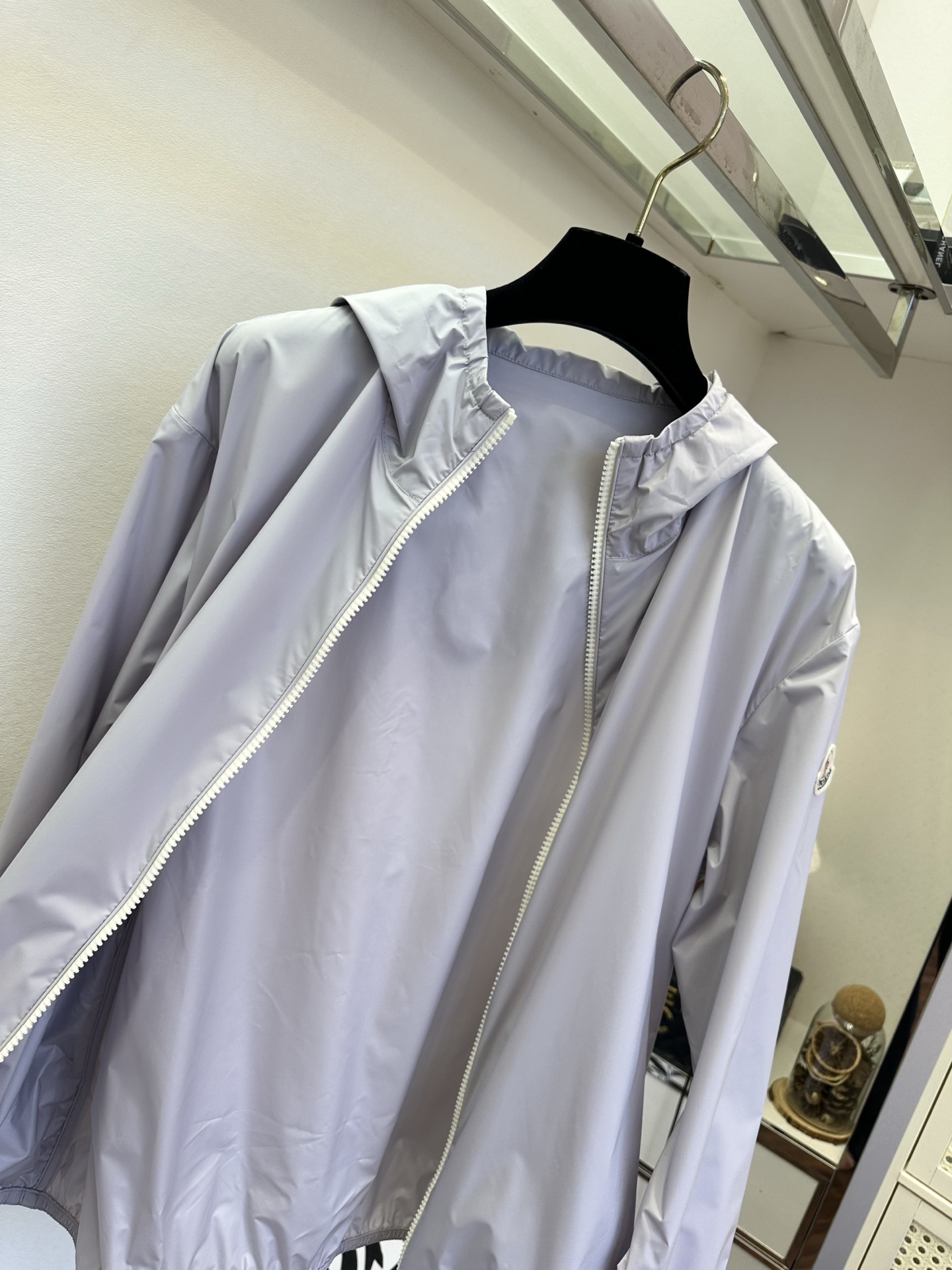 「夏日防晒的顶配穿搭单品」    夏天的安全感，是这件蒙口防晒衣给的。出门的绝佳搭子，拒绝一切晒黑的可能