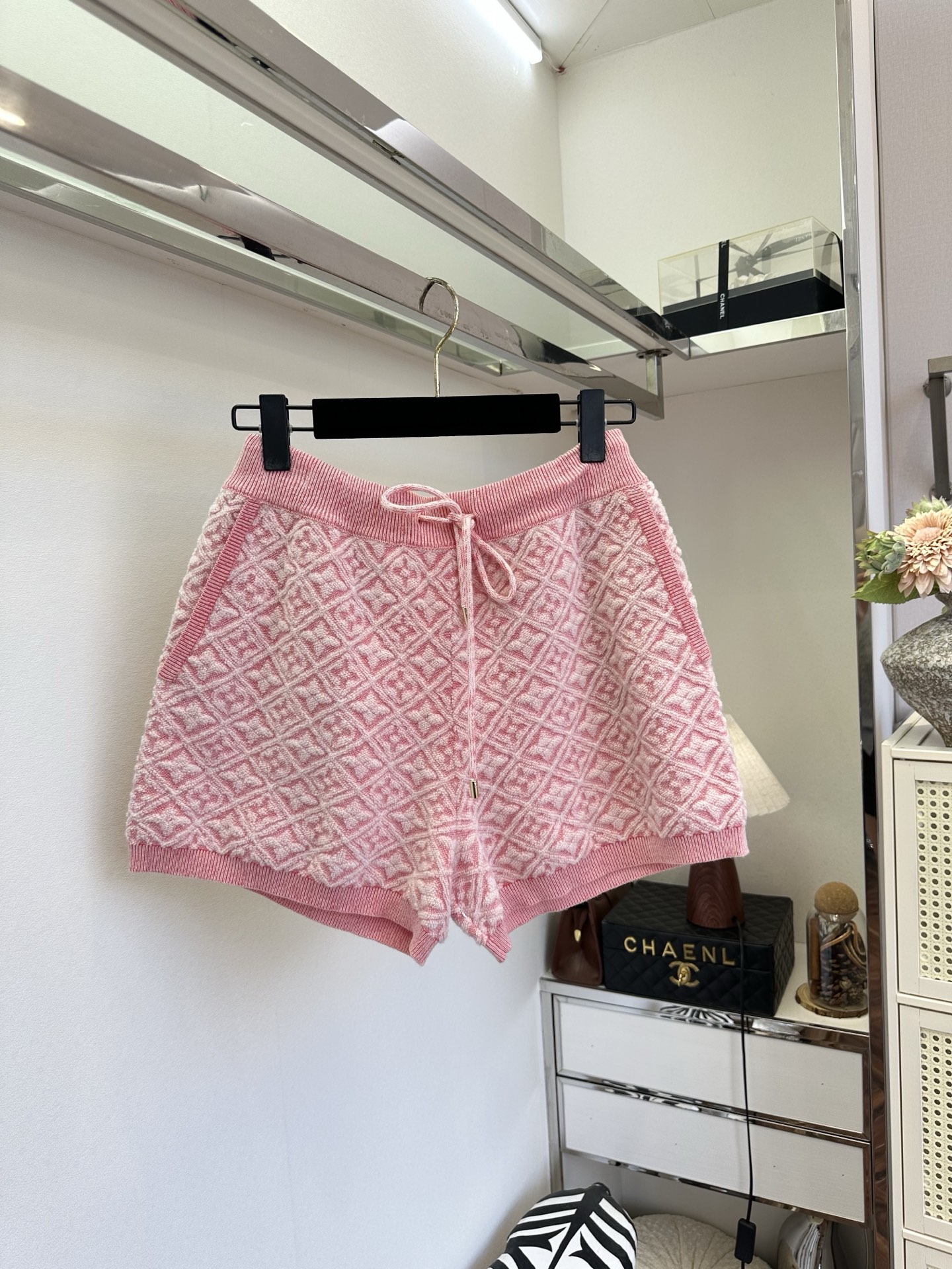 「立体浮雕工艺 很老花风]蜜桃粉菱格提花针织套装，圆领短袖+抽绳短裤成套搭配，软糯透气针织，居家出游都甜