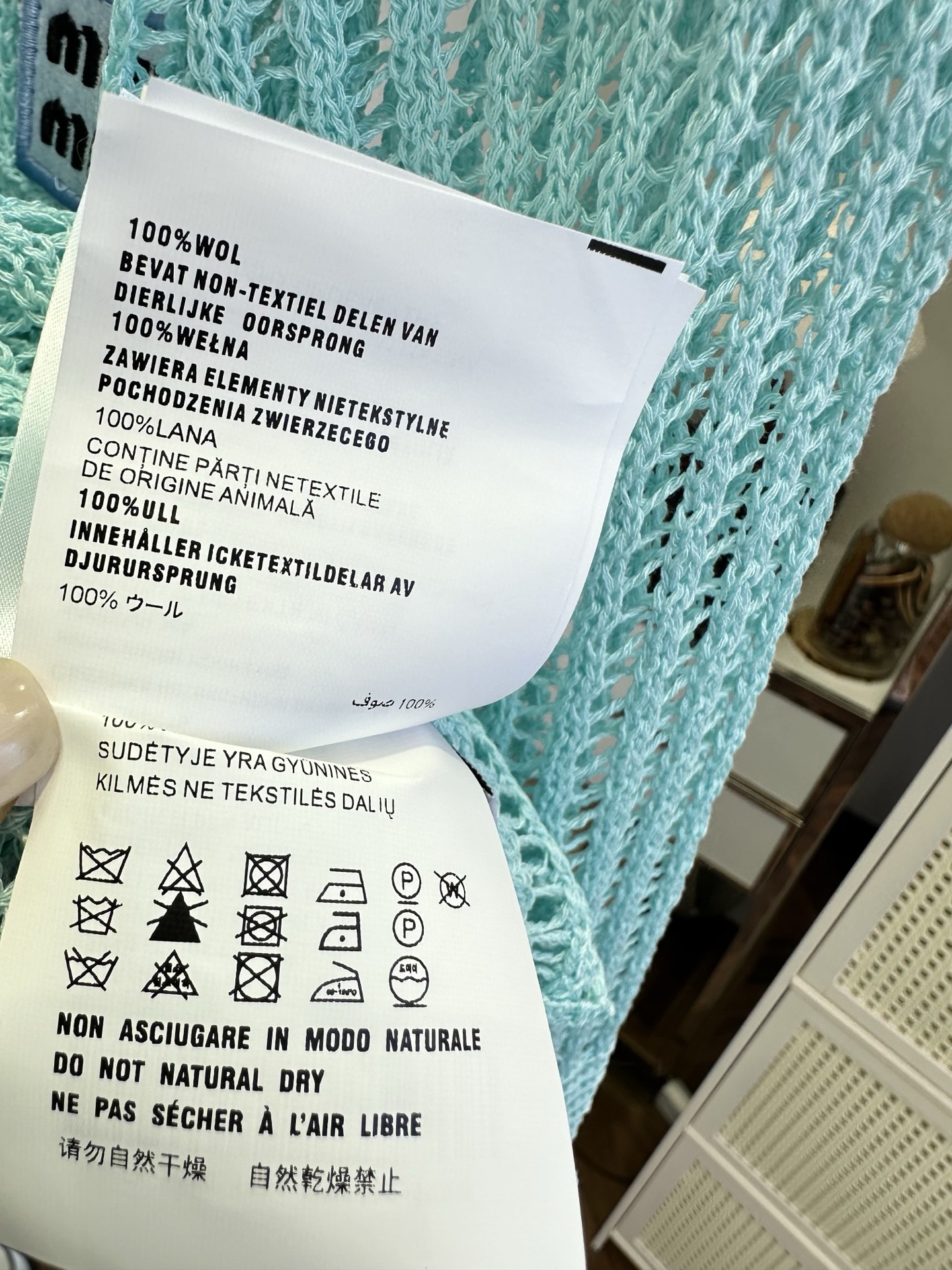 「可以做防晒的小开衫]   清爽镂空V领针织外套，通透网格肌理，轻盈无负担，低饱和薄荷蓝弱化厚重感，精致
