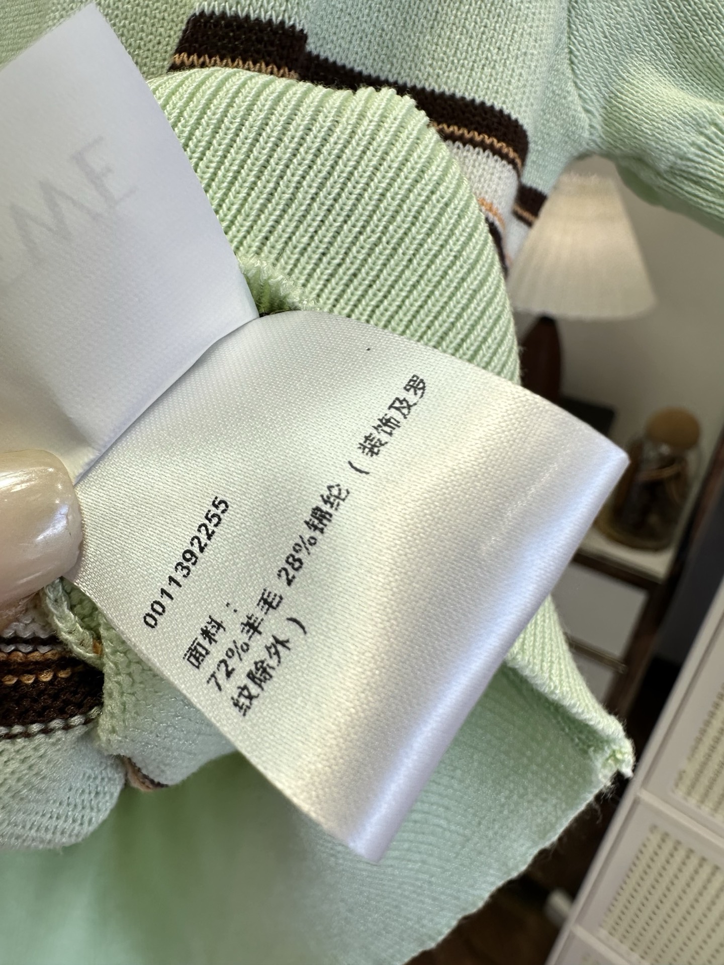 「青苹果🍏色很夏天是绝配]   薄荷绿撞色条纹针织Polo，自带清爽夏日滤镜奶白拼接翻领弱化肩线，修饰脸