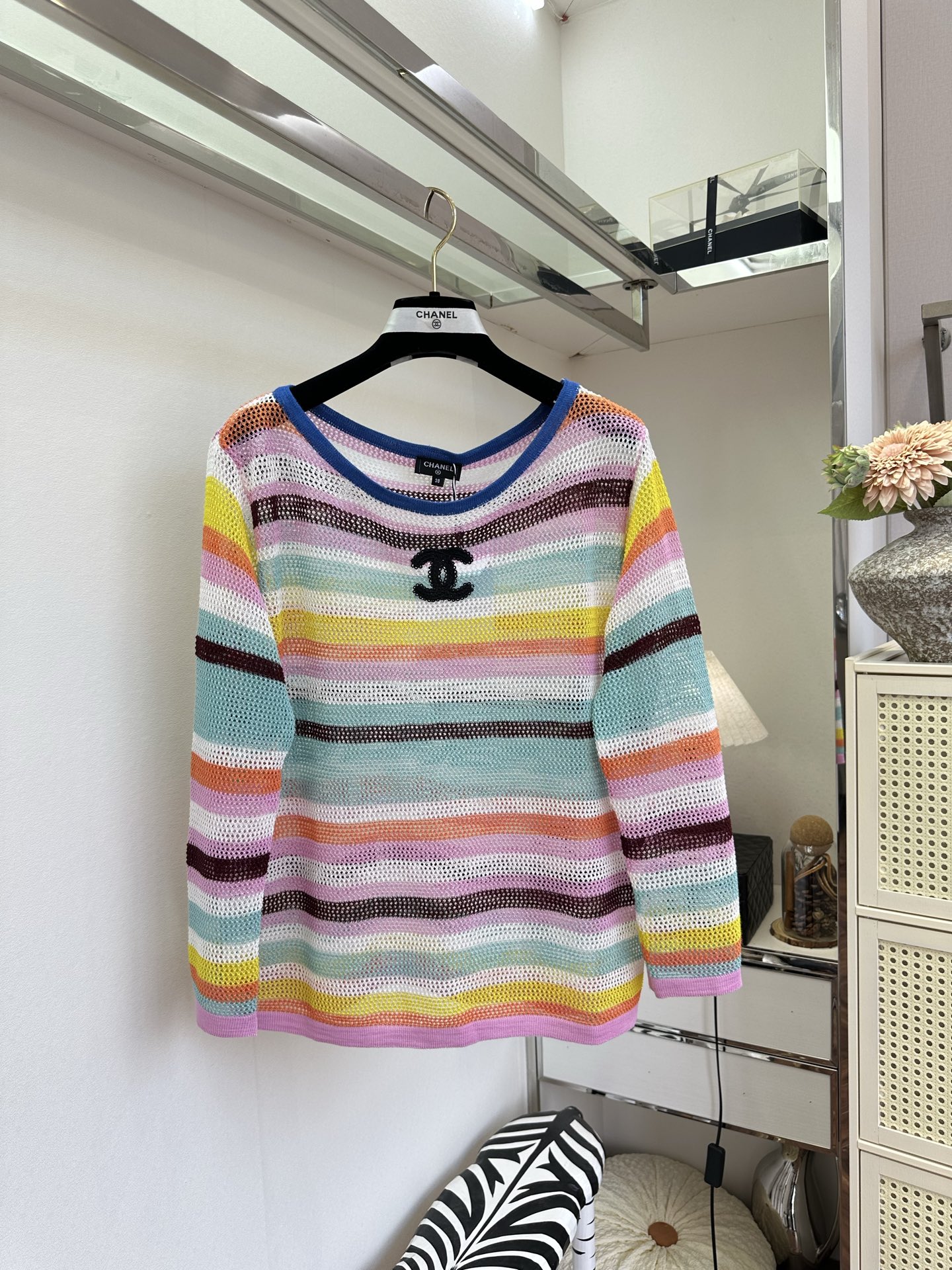 NO:932630,'Be a bright dopamine girl] Macaron rainbow horizontal striped hollow knit, mesh fabric is breathable and refreshing, classic double C embroidery embellishment, loose long sleeves are lazy and slimming, super eye-catching when traveling. SIZE s m l, Chanel-clothing, chanel,19860909「做个明媚的多巴胺女孩] 马卡龙彩虹横条纹镂空针织,网眼面料透气清爽,经典双C刺绣点缀,宽松长袖慵懒显瘦,出游穿搭超吸睛. SIZE s m l,香奈儿-服装,chanel,,Women's clothing