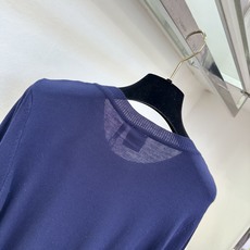 「秋冬的季节必须得有一件像样的针织衫」 超美低饱和柔粉/藏青两色,温柔显白不挑皮。针织肌理细腻平整 「秋冬的季节必须得有一件像样的针织衫」 超美低饱和柔粉/藏青两色,温柔显白不挑皮。针织肌理细腻平整