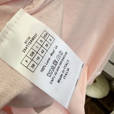 「秋冬的季节必须得有一件像样的针织衫」 超美低饱和柔粉/藏青两色,温柔显白不挑皮。针织肌理细腻平整 「秋冬的季节必须得有一件像样的针织衫」 超美低饱和柔粉/藏青两色,温柔显白不挑皮。针织肌理细腻平整