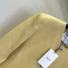 「一件好看的皮衣绝对是穿搭的利器」 早秋本命奶油黄皮衣,谁能拒绝一件软乎乎的小羊皮外套!温柔奶黄色 「一件好看的皮衣绝对是穿搭的利器」 早秋本命奶油黄皮衣,谁能拒绝一件软乎乎的小羊皮外套!温柔奶黄色
