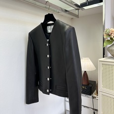 「一件好看的皮衣绝对是穿搭的利器」 早秋本命奶油黄皮衣,谁能拒绝一件软乎乎的小羊皮外套!温柔奶黄色 「一件好看的皮衣绝对是穿搭的利器」 早秋本命奶油黄皮衣,谁能拒绝一件软乎乎的小羊皮外套!温柔奶黄色