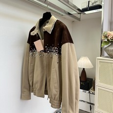 「顶货」 专柜5w的外套真的巨好看,撞色拼接夹克|上片细腻羊皮绒,下片挺括风衣料,层次自带复古氛围感 ,两种质感 「顶货」 专柜5w的外套真的巨好看,撞色拼接夹克|上片细腻羊皮绒,下片挺括风衣料,层次自带复古氛围感 ,两种质感