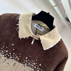 「顶货」 专柜5w的外套真的巨好看,撞色拼接夹克|上片细腻羊皮绒,下片挺括风衣料,层次自带复古氛围感 ,两种质感 「顶货」 专柜5w的外套真的巨好看,撞色拼接夹克|上片细腻羊皮绒,下片挺括风衣料,层次自带复古氛围感 ,两种质感