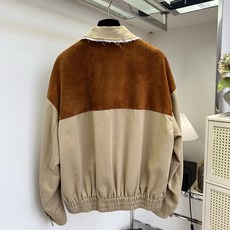 「顶货」 专柜5w的外套真的巨好看,撞色拼接夹克|上片细腻羊皮绒,下片挺括风衣料,层次自带复古氛围感 ,两种质感 「顶货」 专柜5w的外套真的巨好看,撞色拼接夹克|上片细腻羊皮绒,下片挺括风衣料,层次自带复古氛围感 ,两种质感