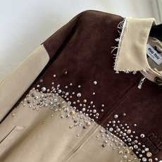 「顶货」 专柜5w的外套真的巨好看,撞色拼接夹克|上片细腻羊皮绒,下片挺括风衣料,层次自带复古氛围感 ,两种质感 「顶货」 专柜5w的外套真的巨好看,撞色拼接夹克|上片细腻羊皮绒,下片挺括风衣料,层次自带复古氛围感 ,两种质感