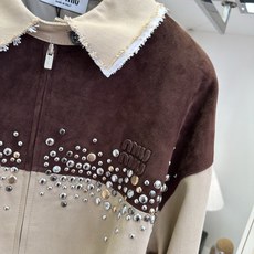 「顶货」 专柜5w的外套真的巨好看,撞色拼接夹克|上片细腻羊皮绒,下片挺括风衣料,层次自带复古氛围感 ,两种质感 「顶货」 专柜5w的外套真的巨好看,撞色拼接夹克|上片细腻羊皮绒,下片挺括风衣料,层次自带复古氛围感 ,两种质感