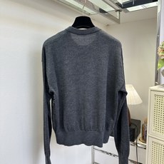 「亮片百搭套头衫」 BC限定羊毛亮片系列 极具舒适的低饱和色系 温柔又高级 单穿 内搭都很绝 ² SIZE : 「亮片百搭套头衫」 BC限定羊毛亮片系列 极具舒适的低饱和色系 温柔又高级 单穿 内搭都很绝 ² SIZE :