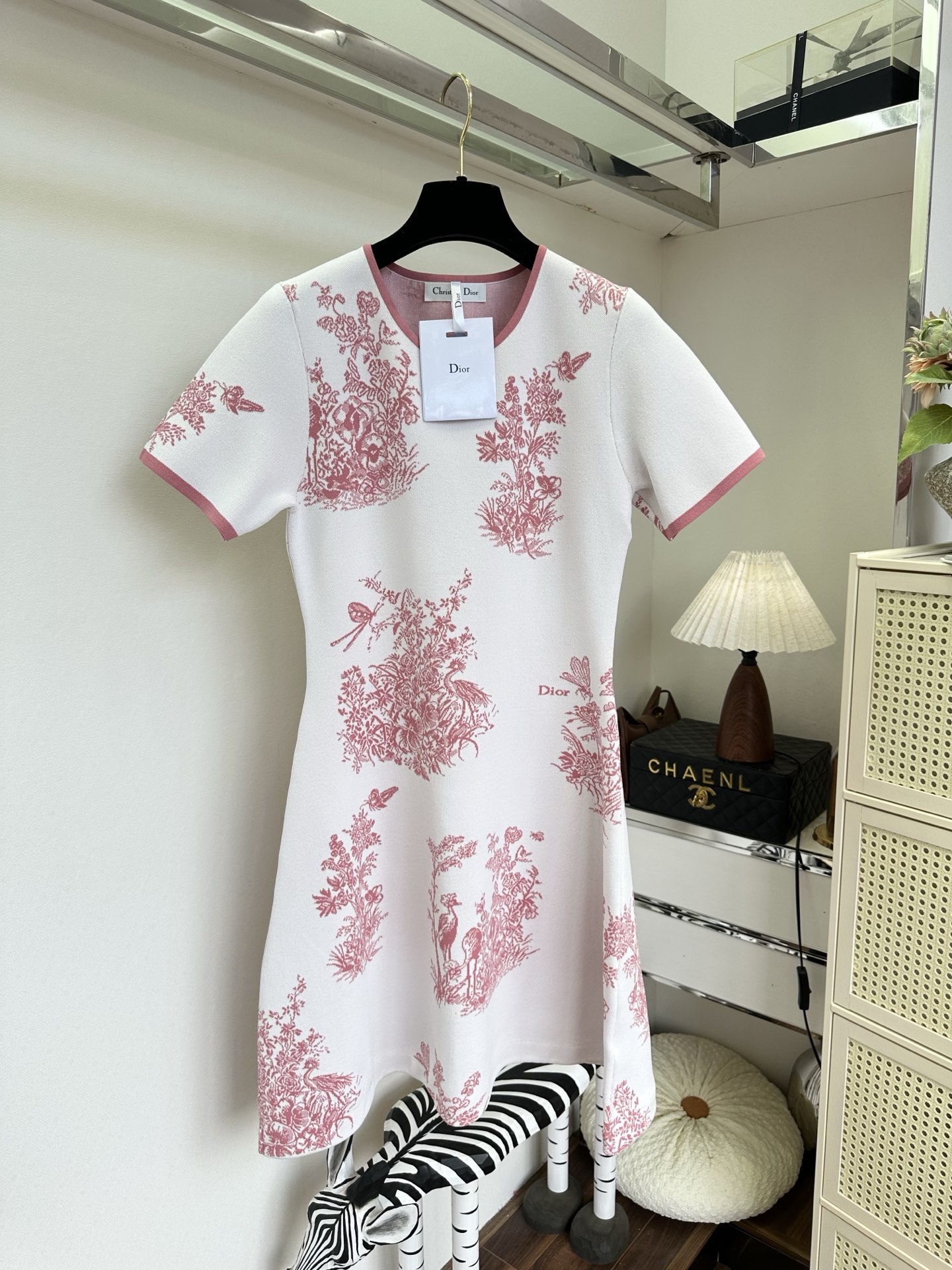 「一比一 高品」     超美的万物生花丛系列 复杂又生动的图案 一针一线都是满满的高级² SIZE  :s m l 