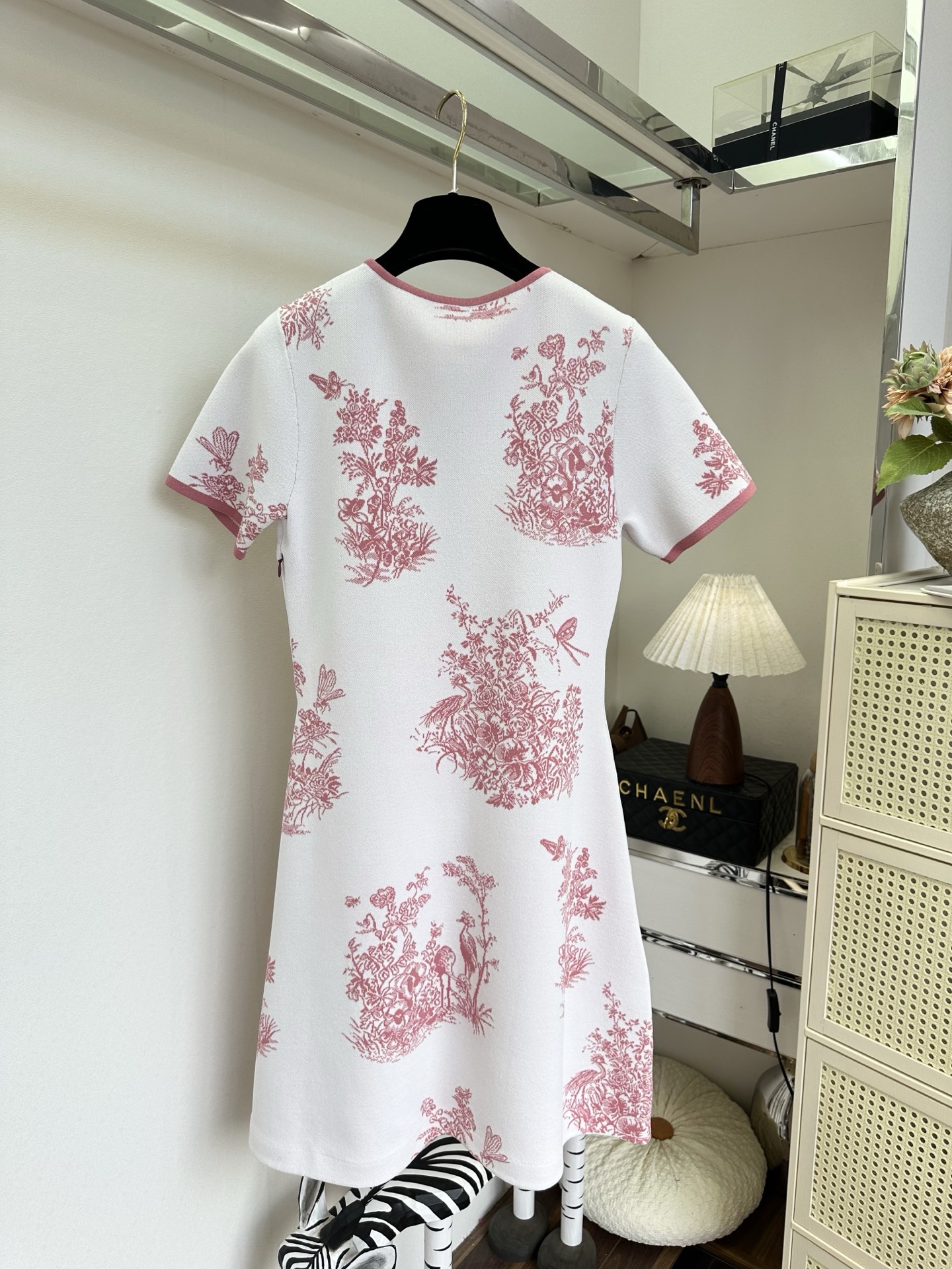 「一比一 高品」     超美的万物生花丛系列 复杂又生动的图案 一针一线都是满满的高级² SIZE  :s m l 