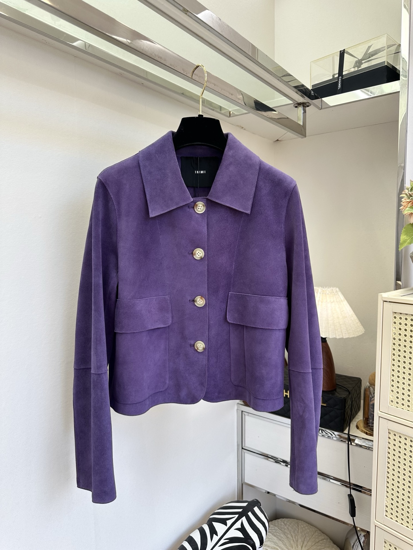 NO:946382,'Romantic lavender purple, I'm in love visually.' Selected imported sample leather, using high-quality second-layer leather, treated with water-playing fur. The whole dress is not too much processed, but it is really wearable according to the style teaching materials. It is very tolerant. The regular straight version can be easily worn to give a sense of luxury. The romantic lavender purple is romantic and whitens the skin. It is a perfect choice for daily travel and filming. SIZE: s m l PRICE, women's clothing,19860909「浪漫的薰衣紫色 视觉都在恋爱了」  精选进口小样皮 选用优质二层皮料 在做戏水翻毛处理 整件衣服没有过多的处理 但在款式教材上面真的非常实穿 包容性很强 常规直筒版型 轻松就能穿出高级感 浪漫的薰衣草紫色 浪漫又显肤白 是日常出行 出片的绝美选择 SIZE :s m l PRICE,女装,,Women's clothing